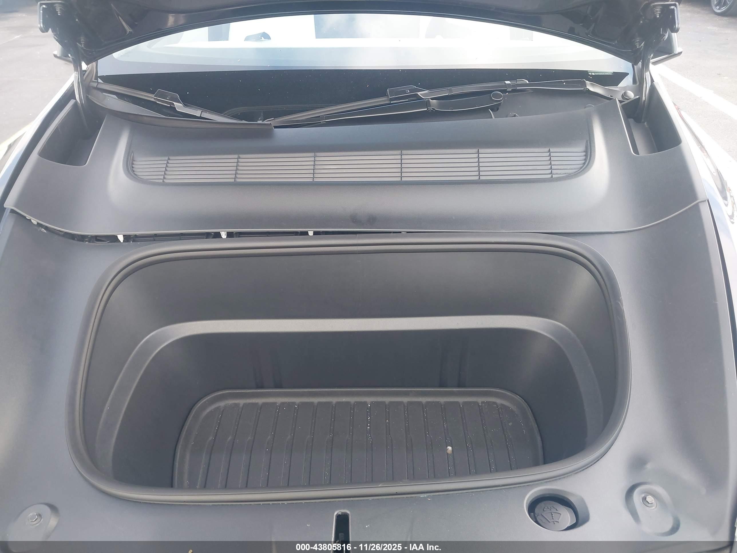 TESLA MODEL image 10