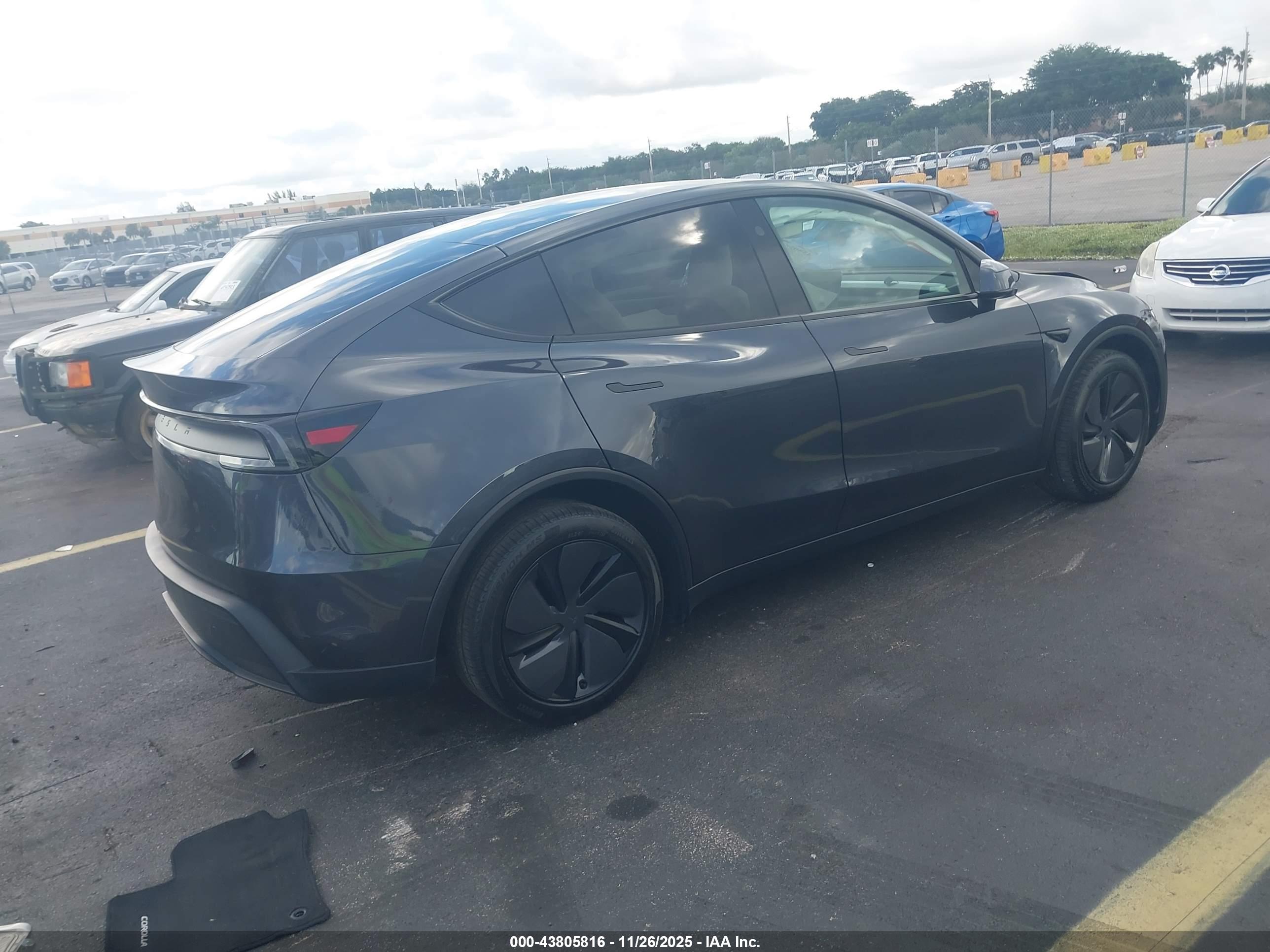 TESLA MODEL image 4