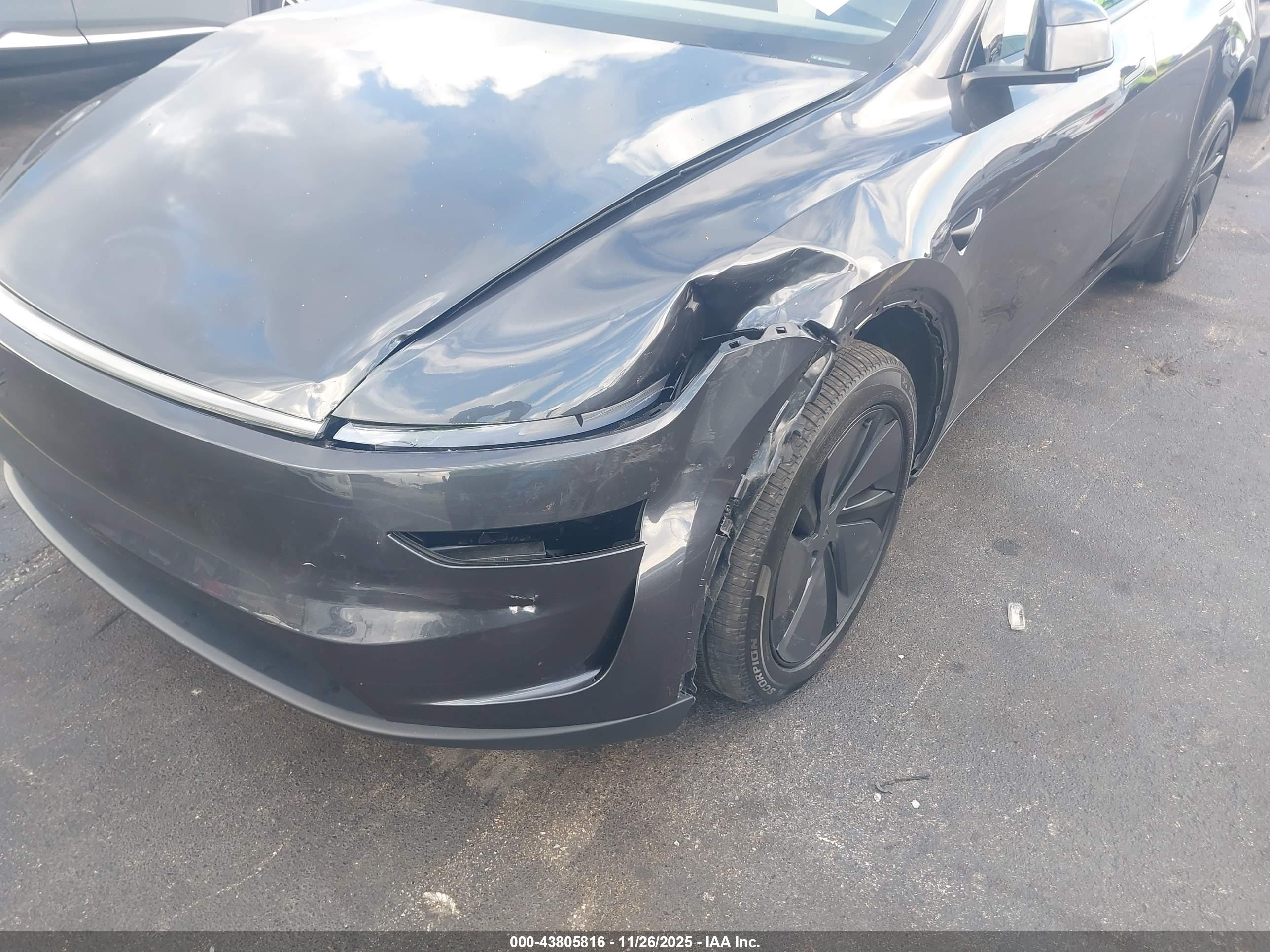 TESLA MODEL image 6