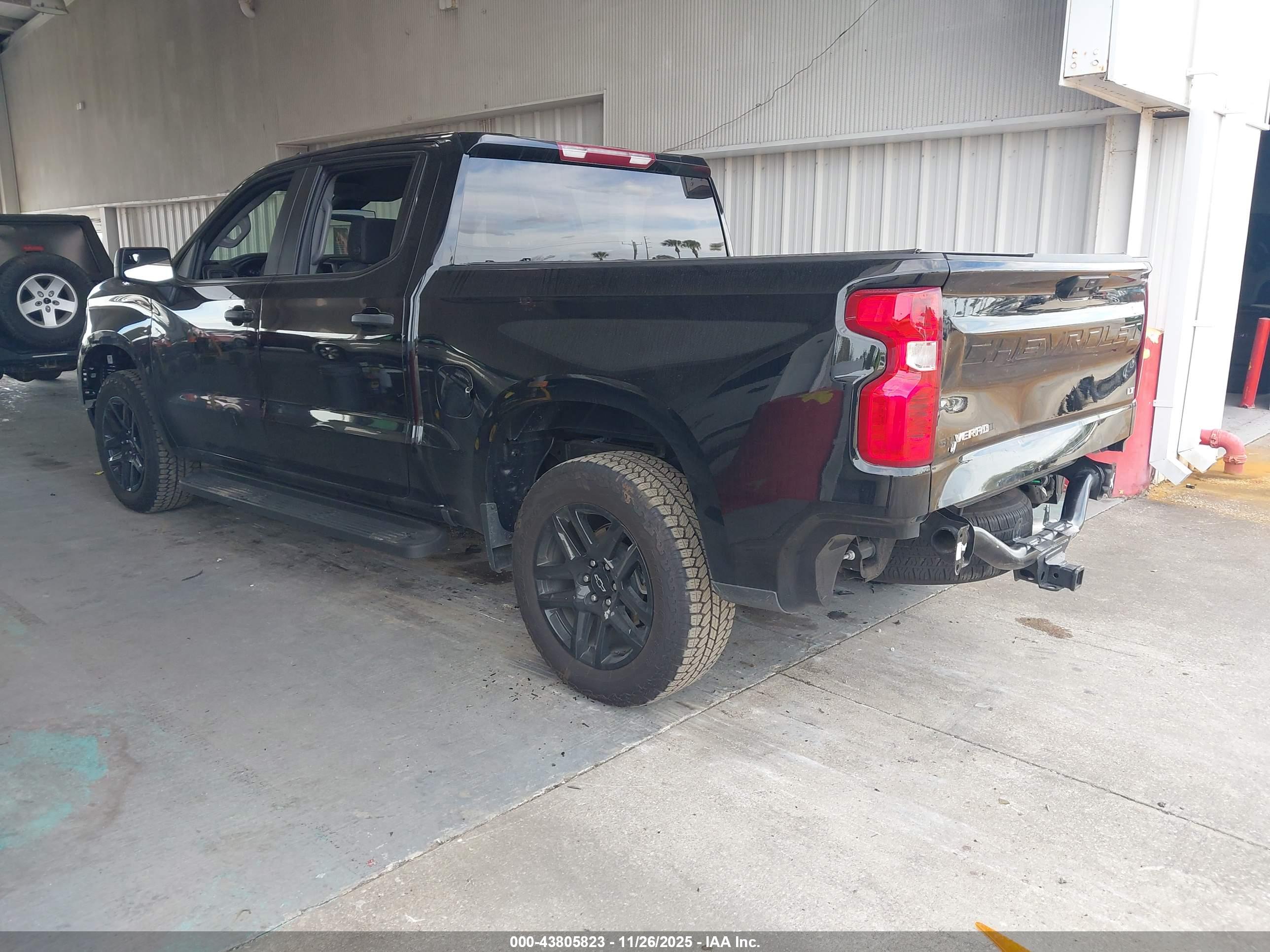 CHEVROLET SILVERADO image 3