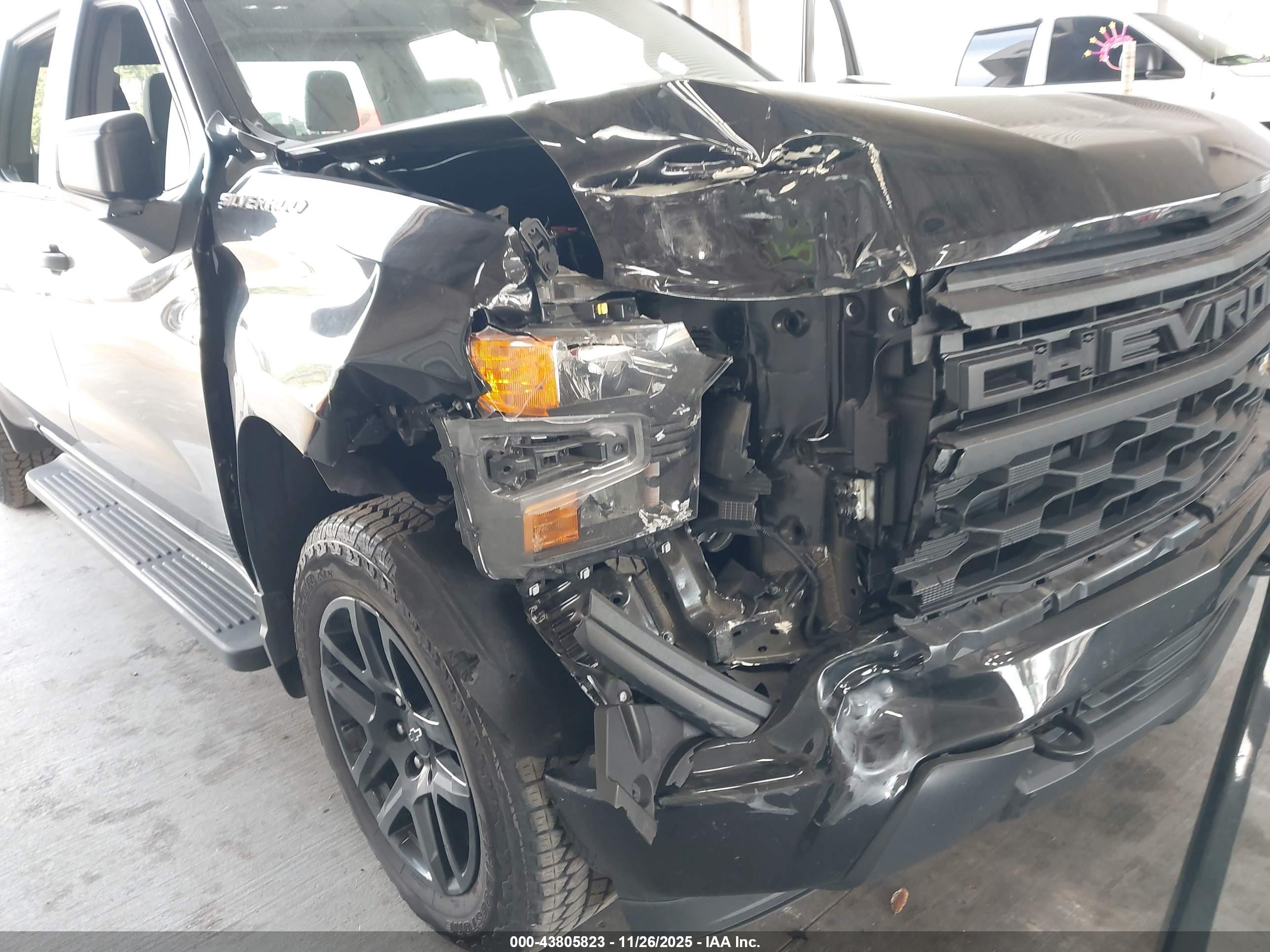CHEVROLET SILVERADO image 6