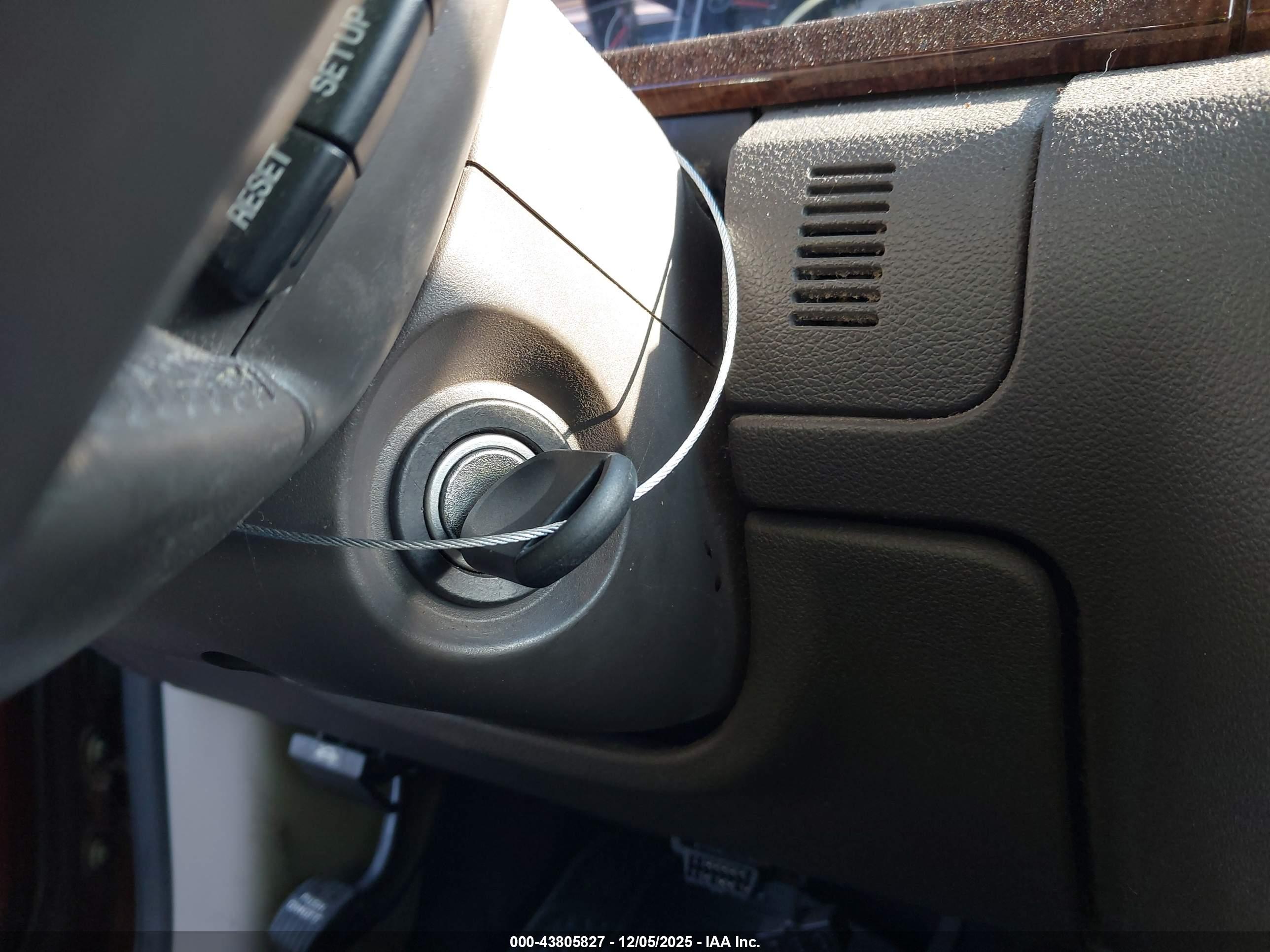 FORD TAURUS image 11