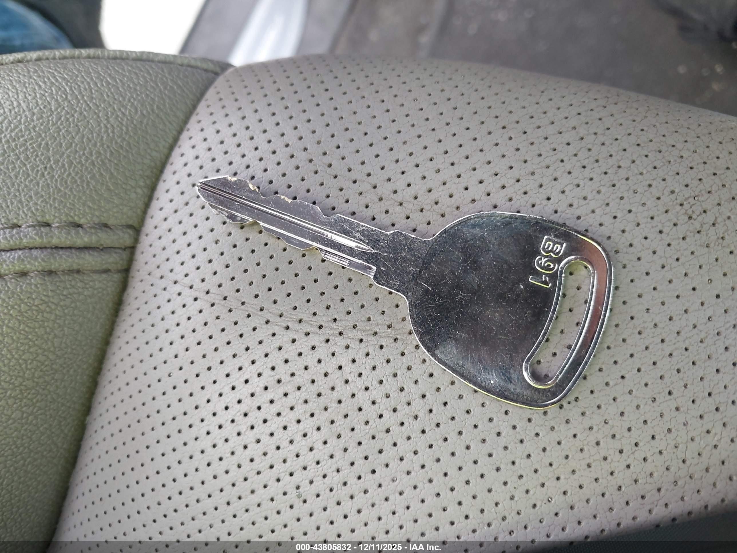 CHEVROLET TAHOE image 11