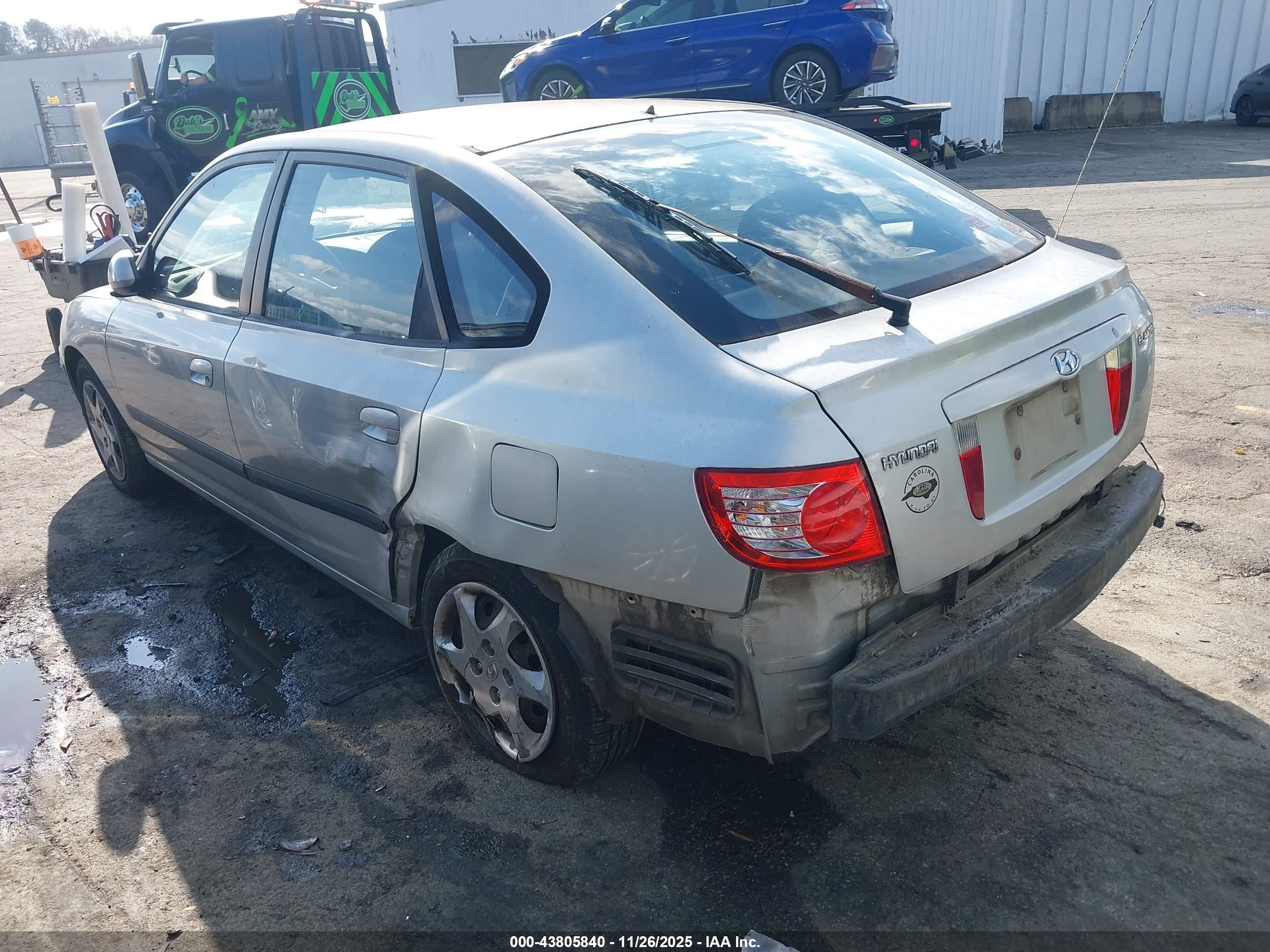 HYUNDAI ELANTRA image 3