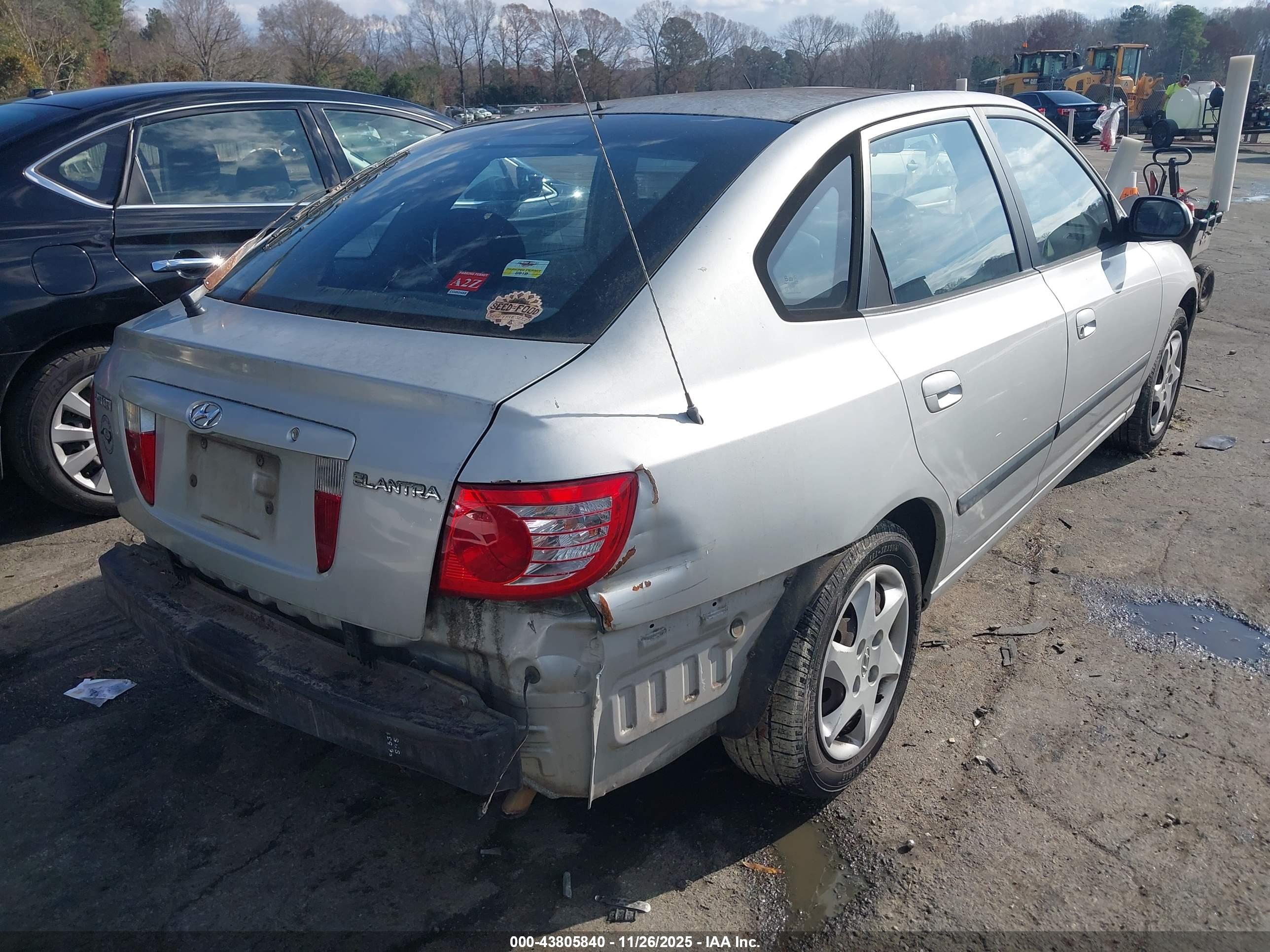HYUNDAI ELANTRA image 4