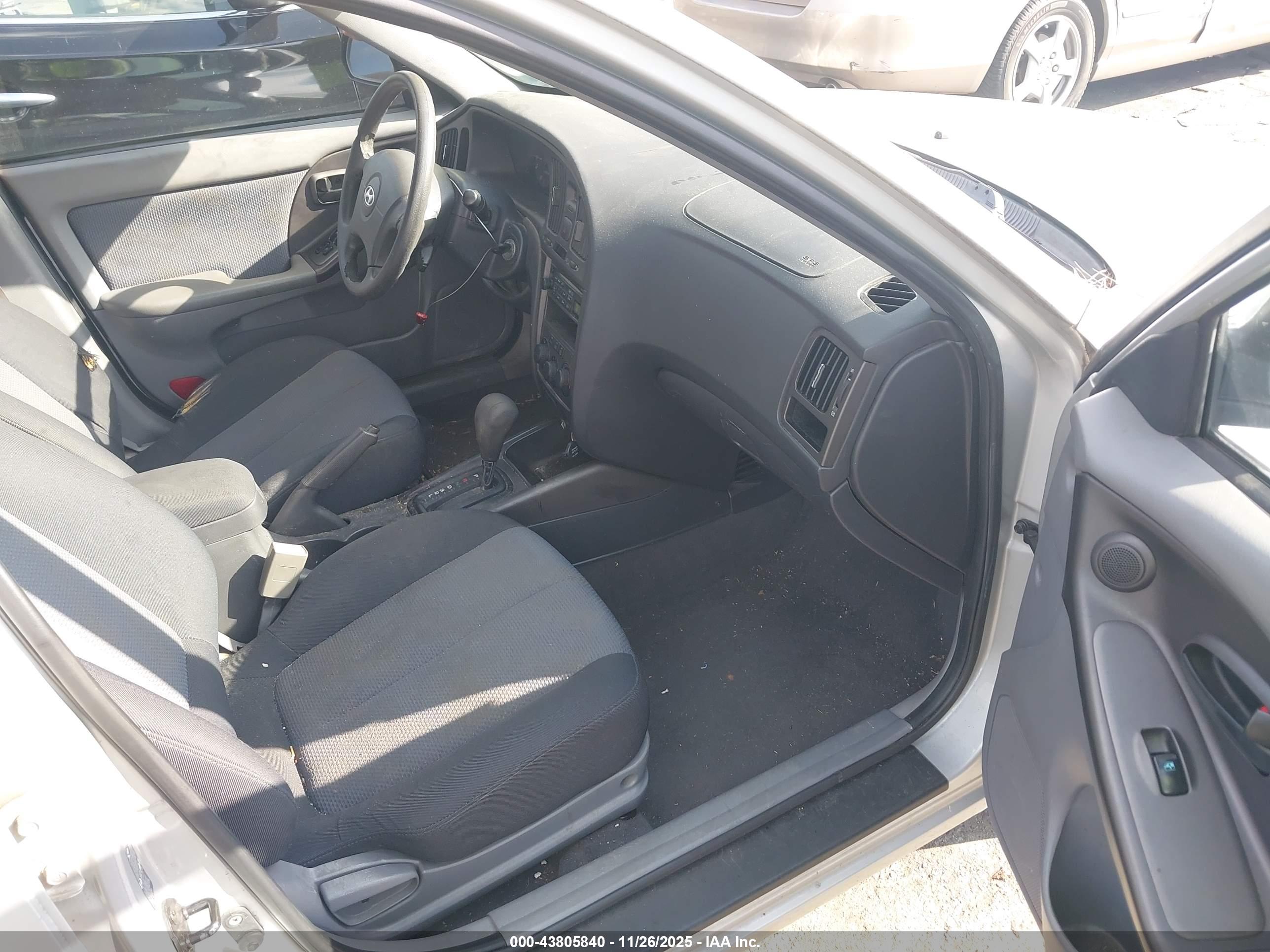 HYUNDAI ELANTRA image 5