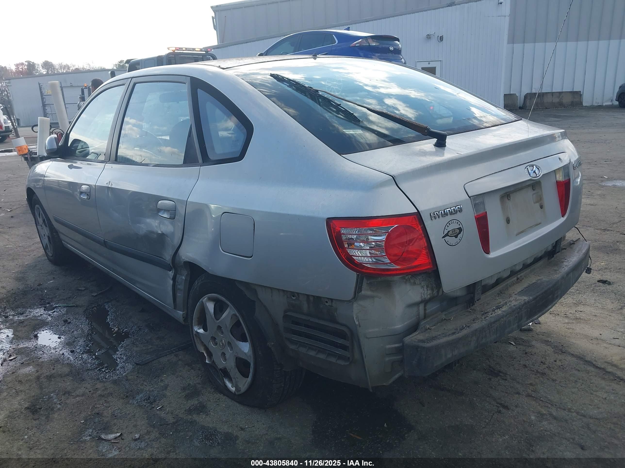 HYUNDAI ELANTRA image 6