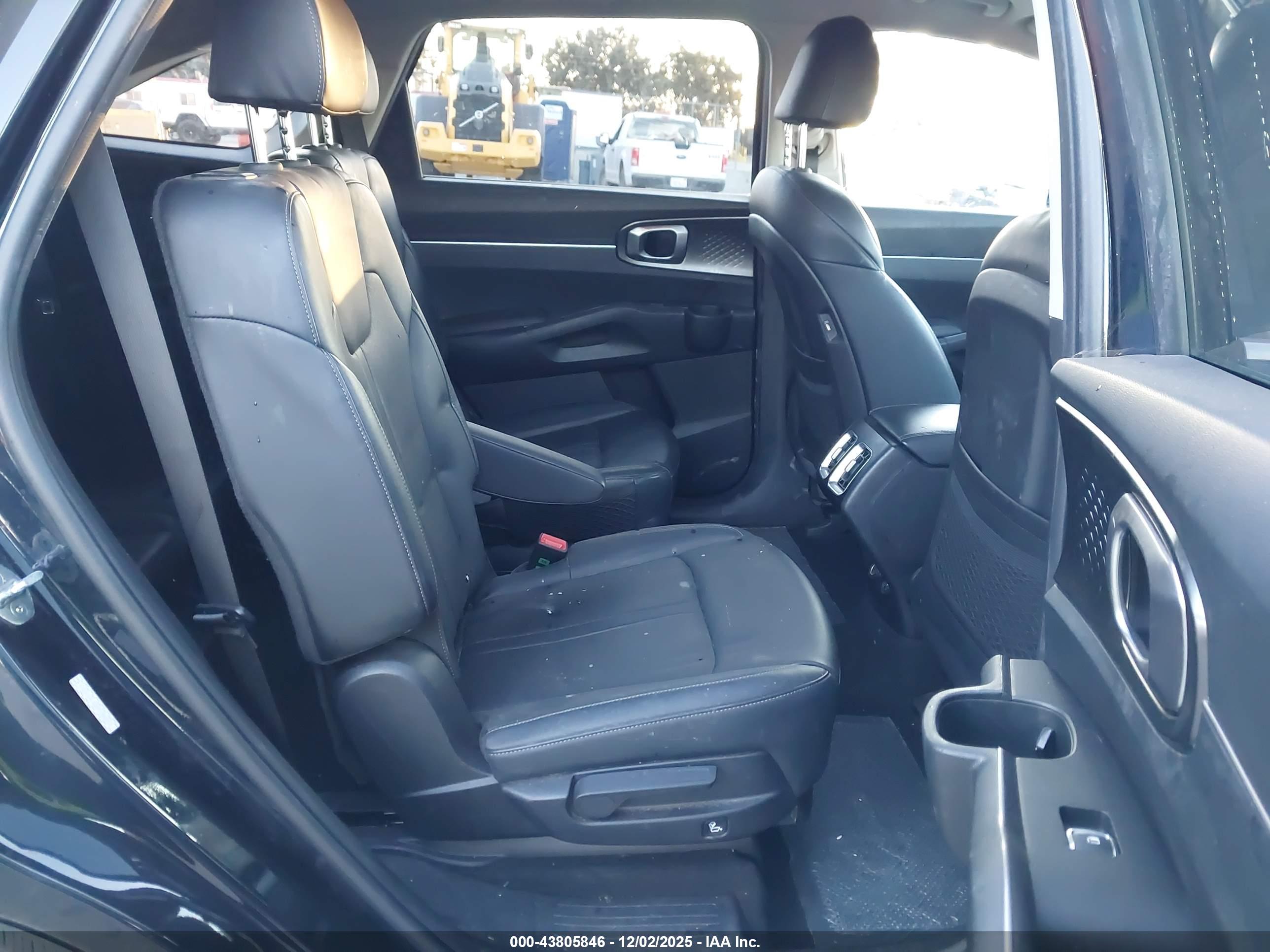 KIA SORENTO image 8