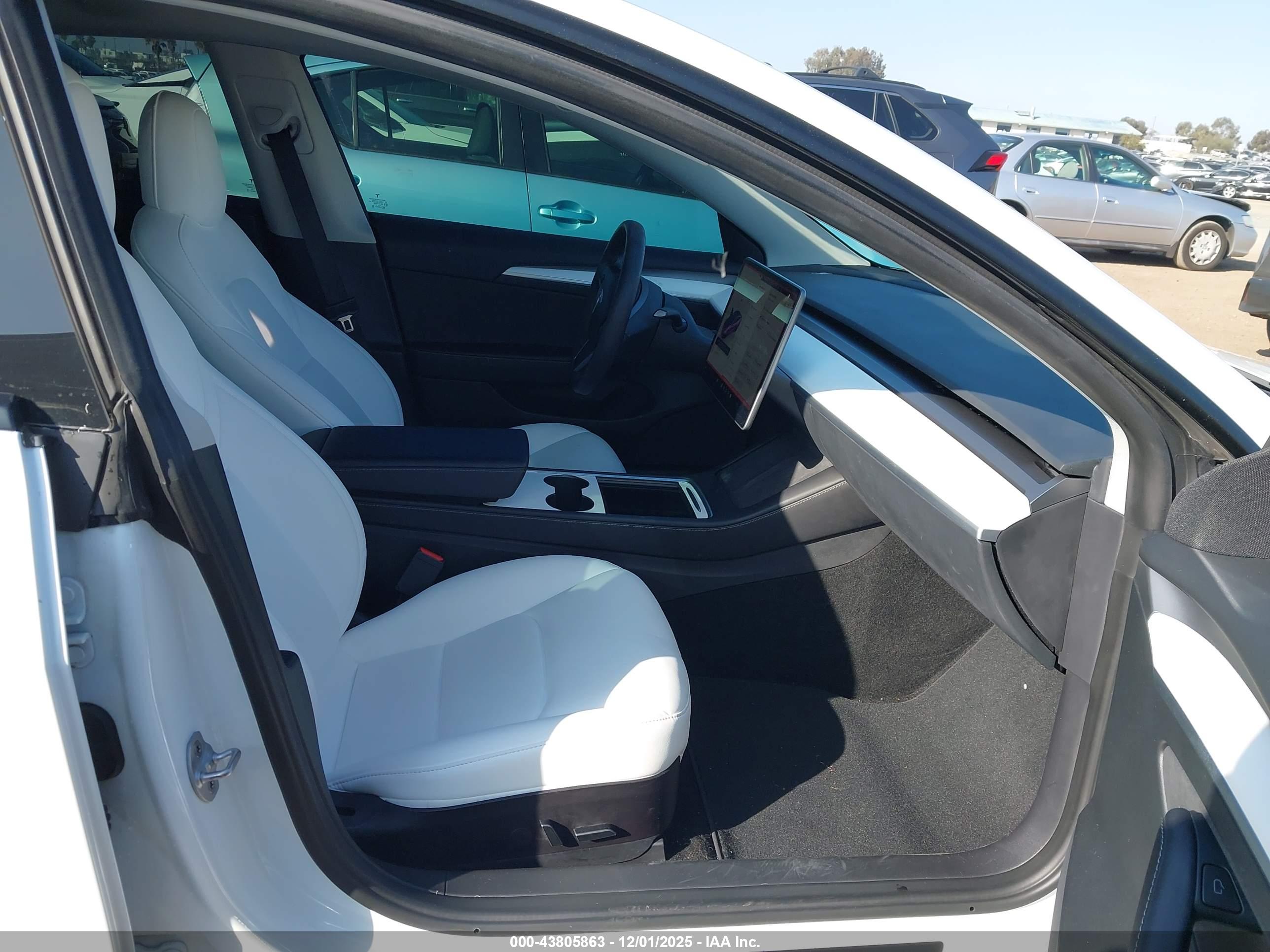 TESLA MODEL image 5