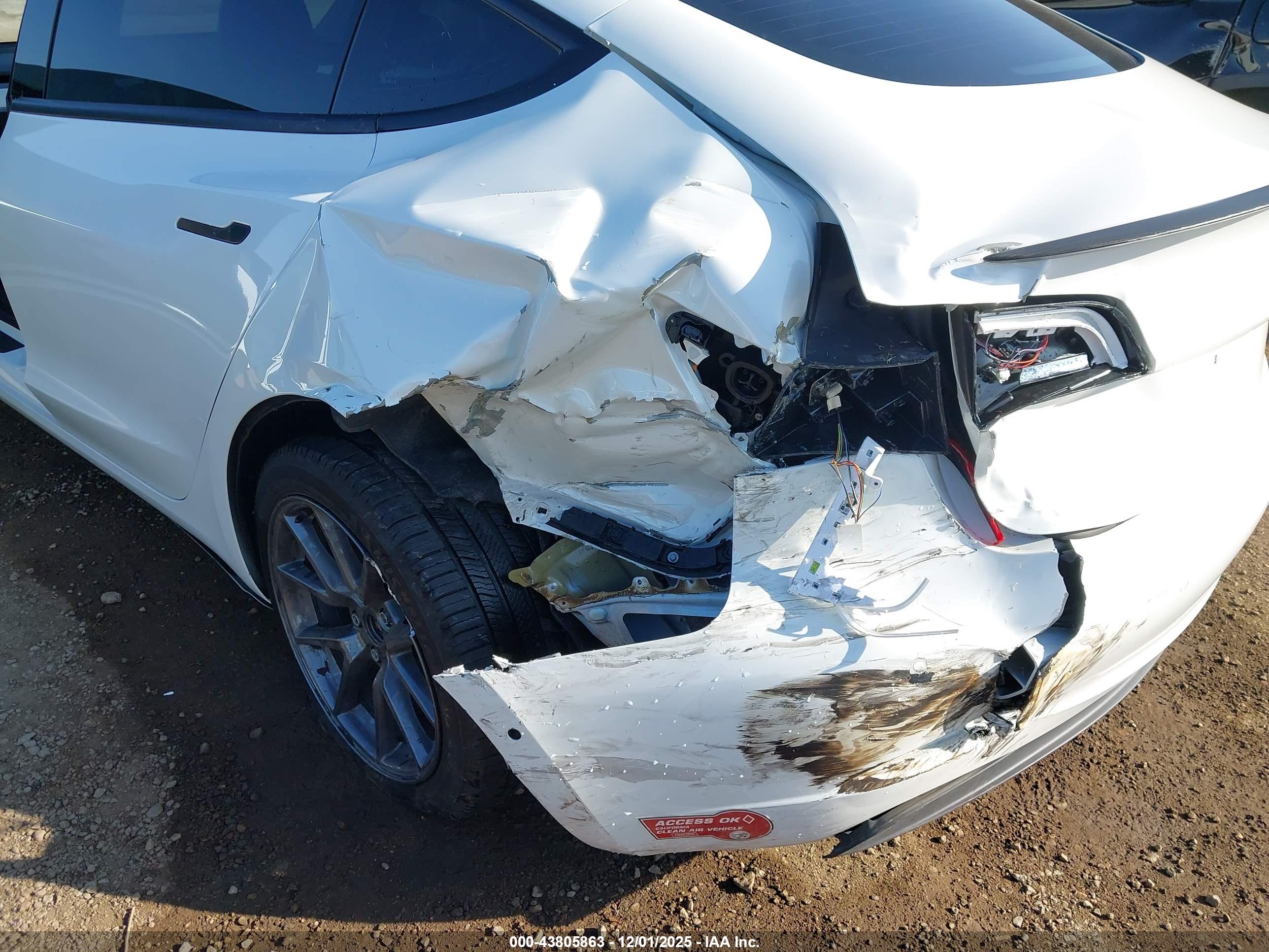 TESLA MODEL image 6
