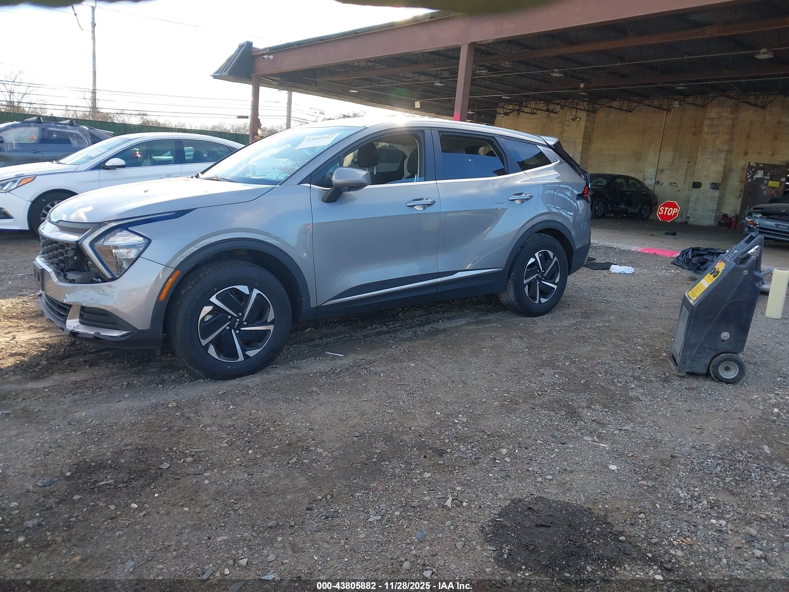 KIA SPORTAGE image 2
