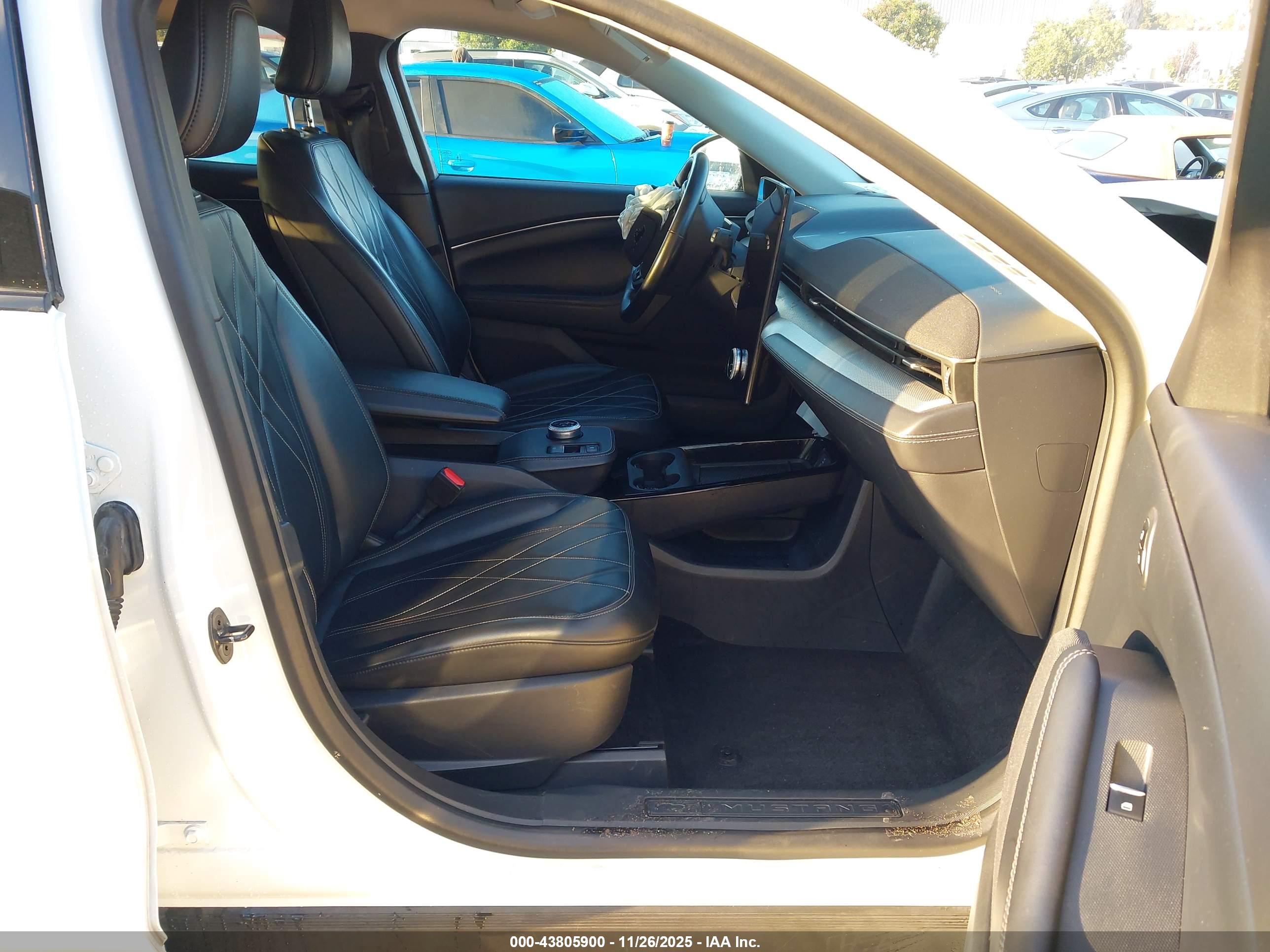FORD MUSTANG image 5