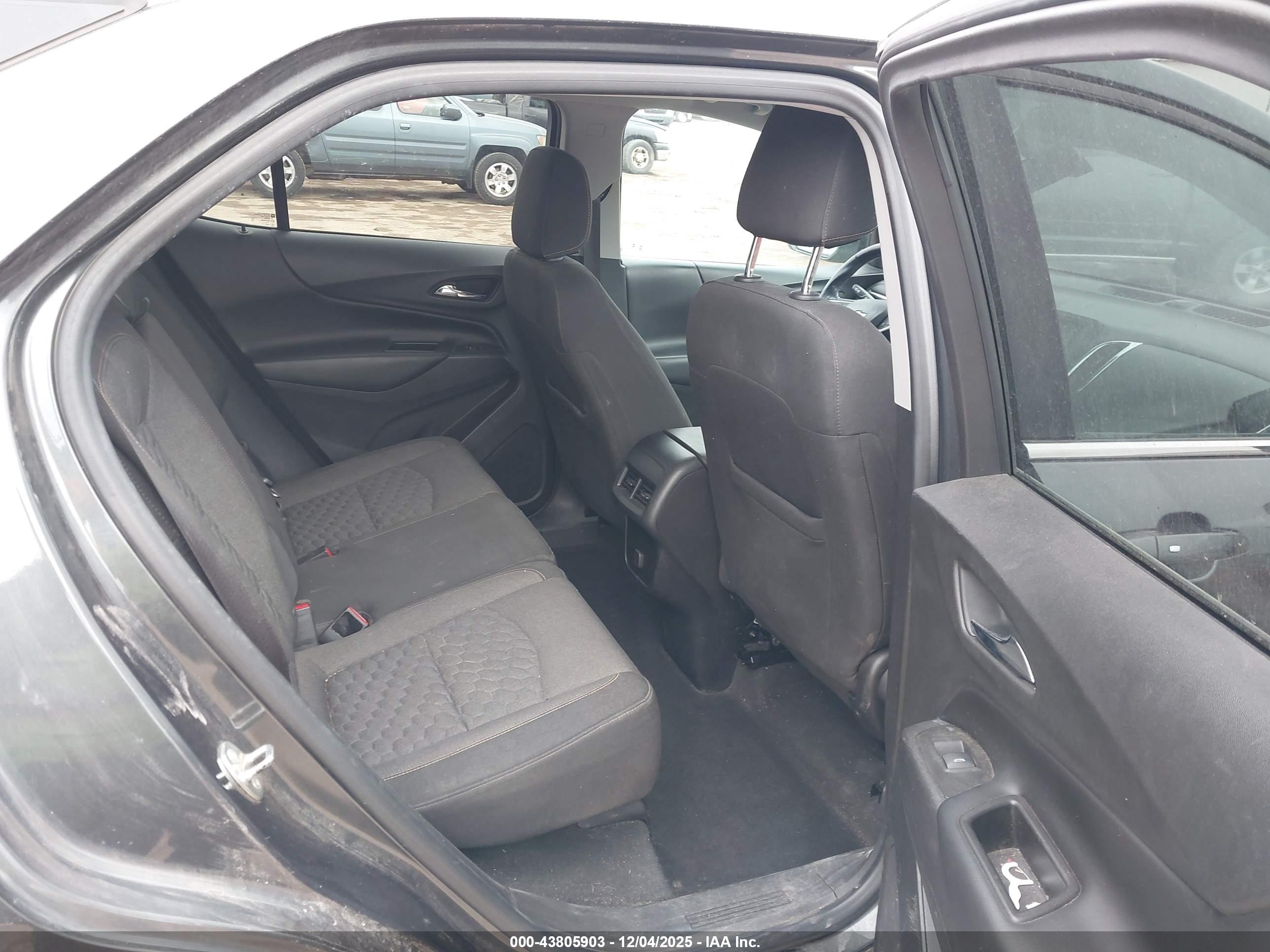 CHEVROLET EQUINOX image 8