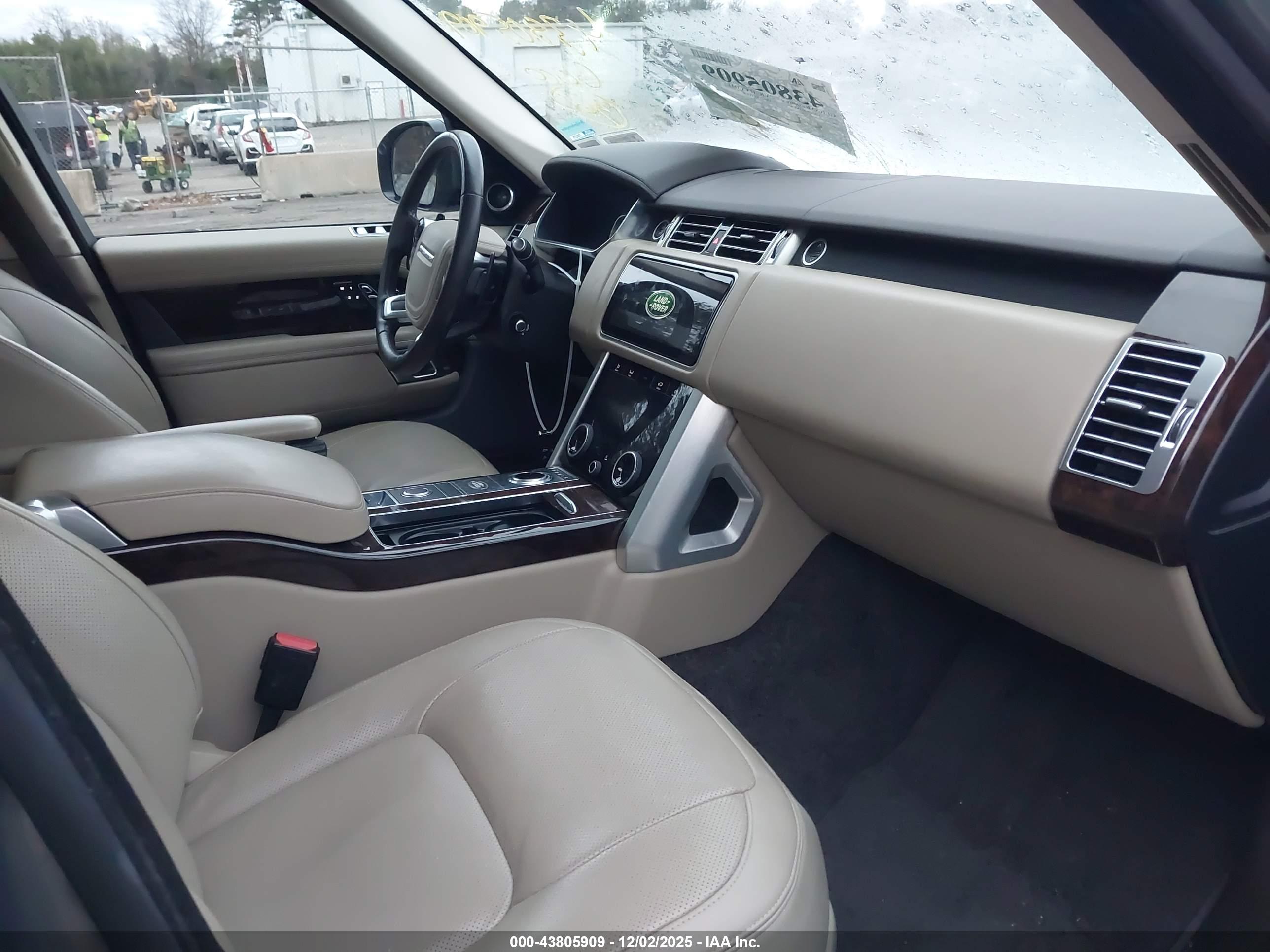 LAND ROVER image 5
