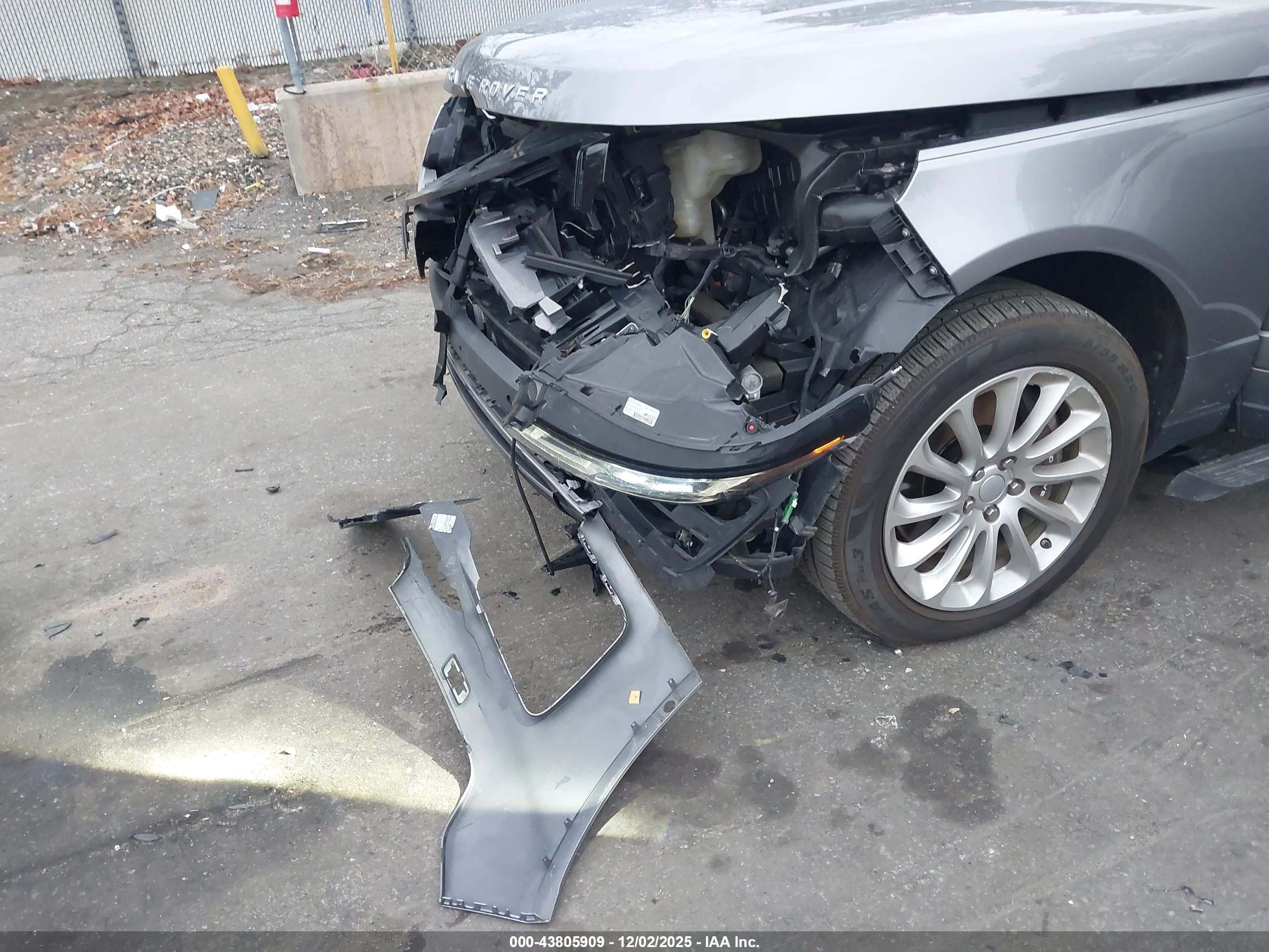 LAND ROVER image 6
