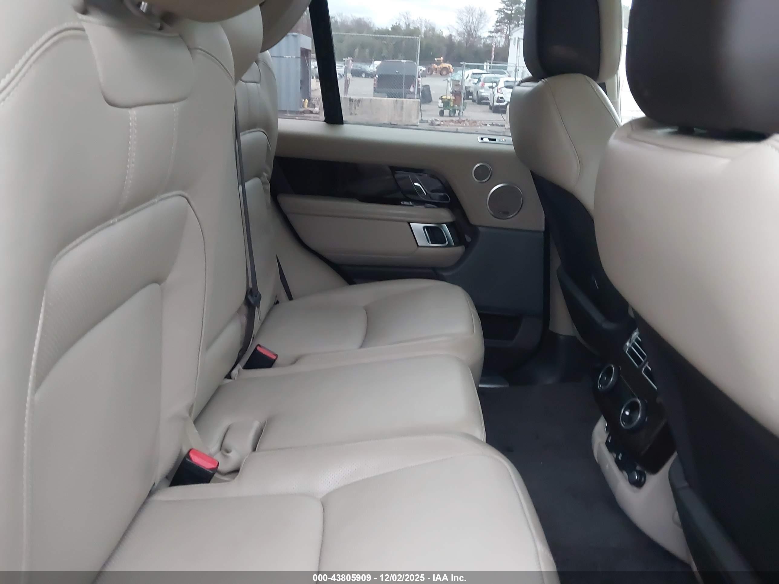 LAND ROVER image 8