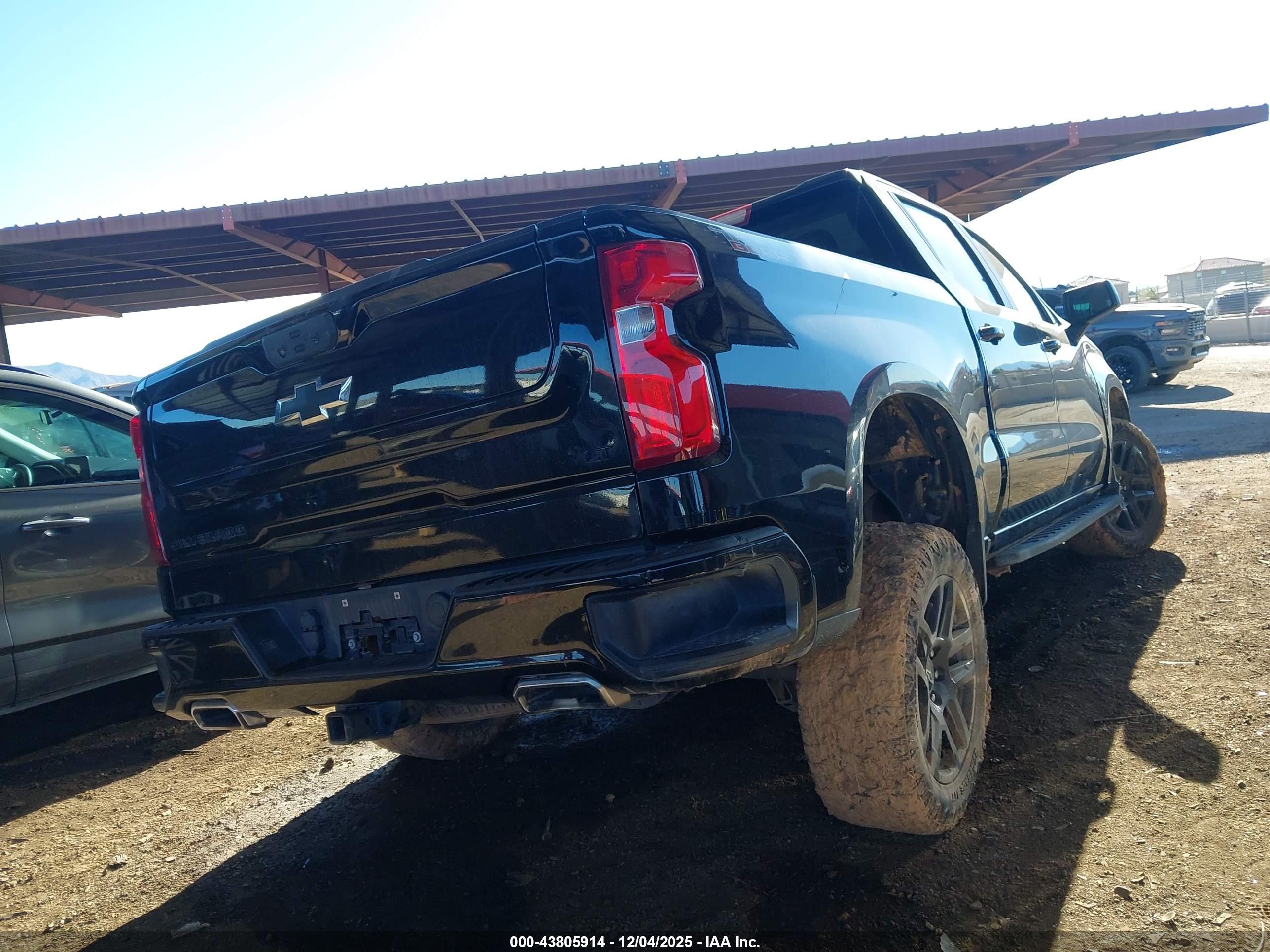 CHEVROLET SILVERADO image 4