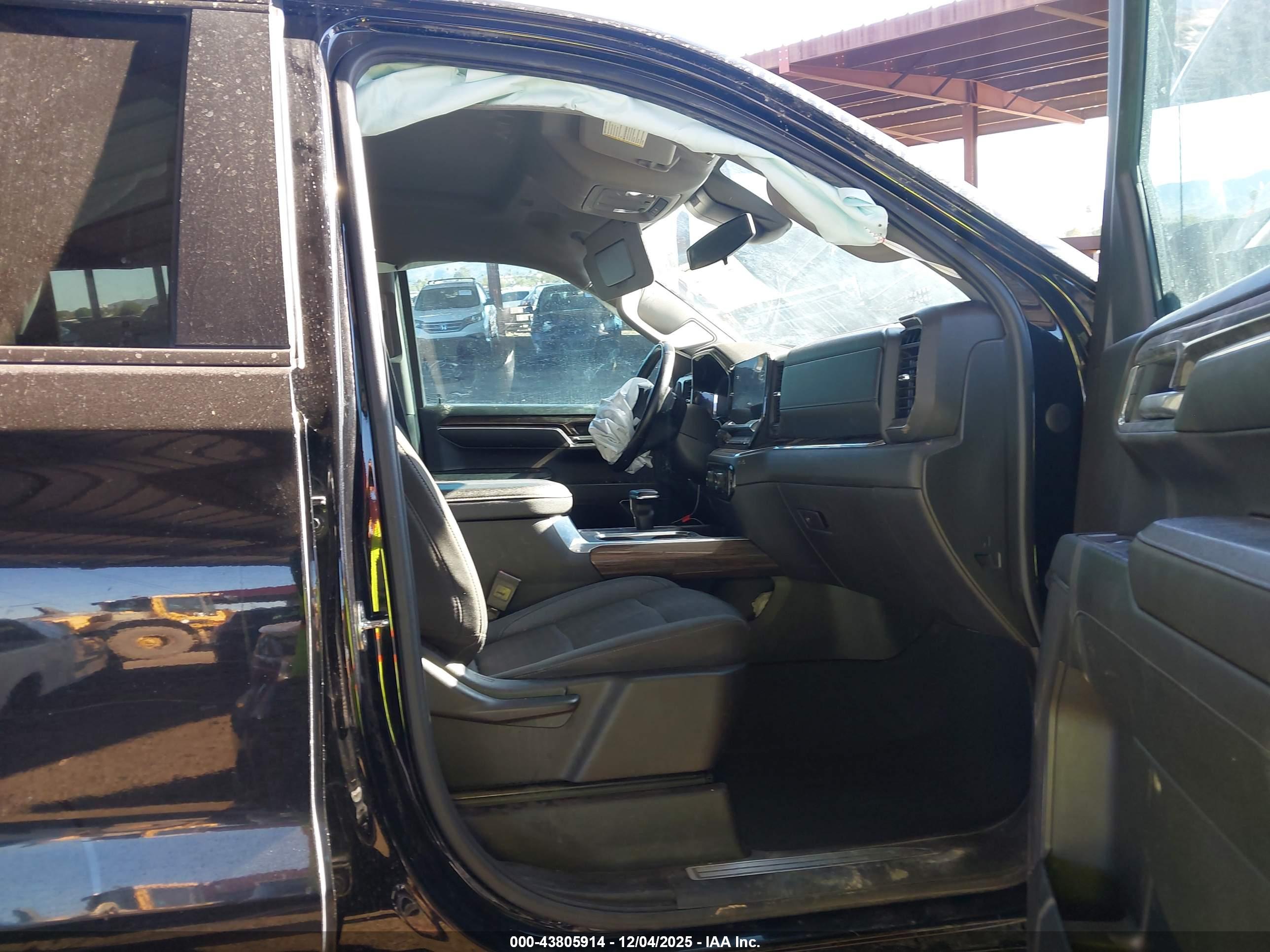 CHEVROLET SILVERADO image 5