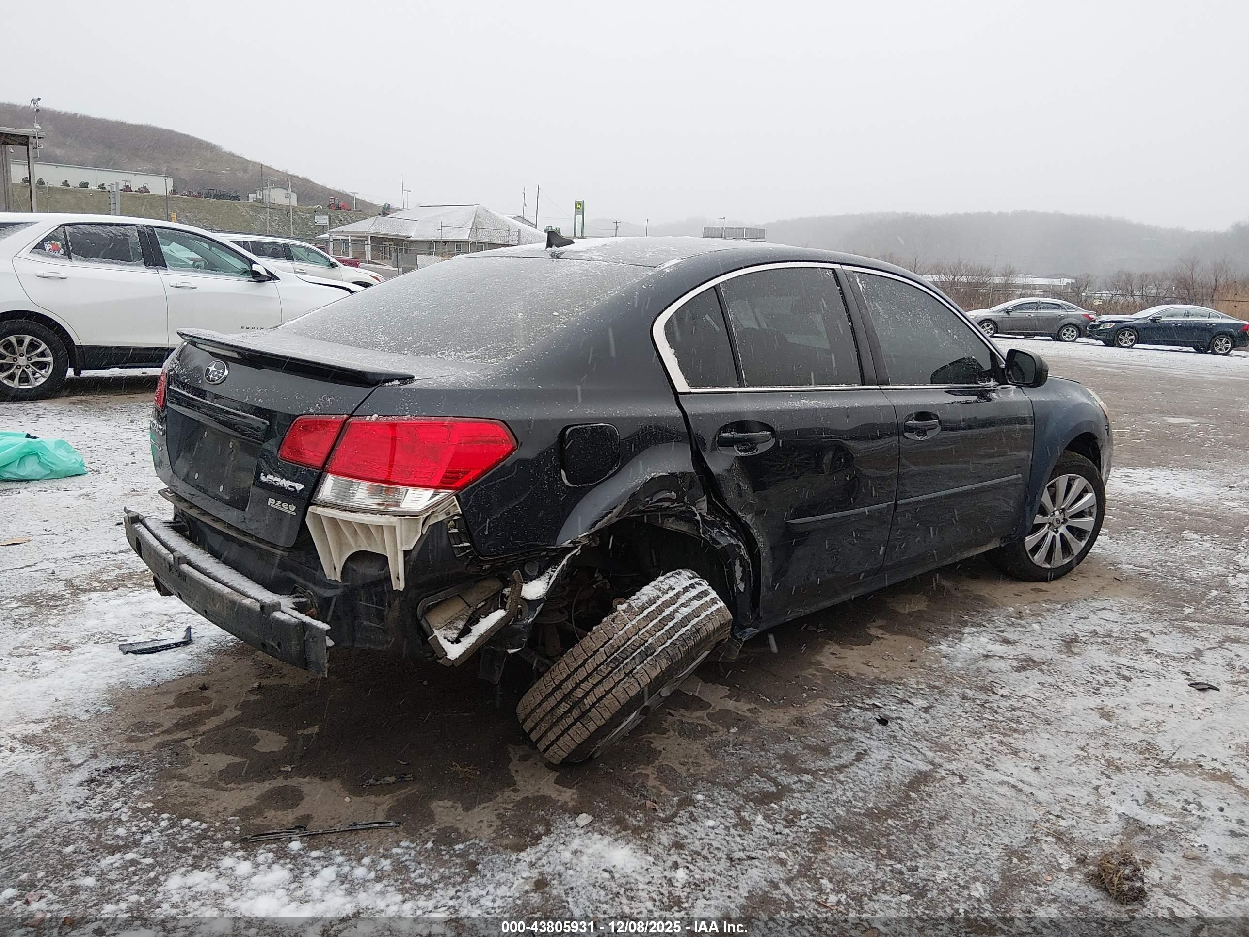 SUBARU LEGACY image 4
