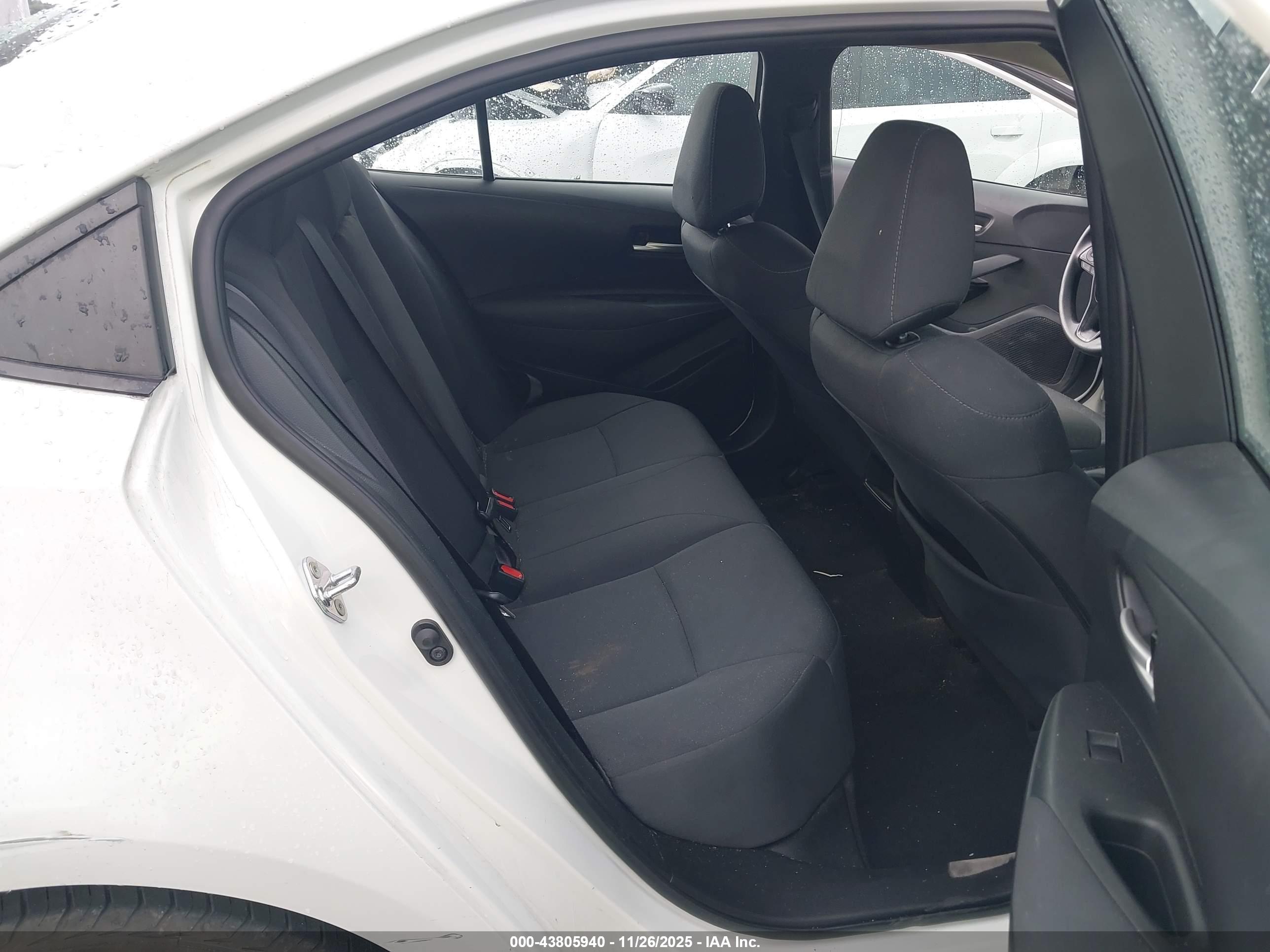 TOYOTA COROLLA image 8