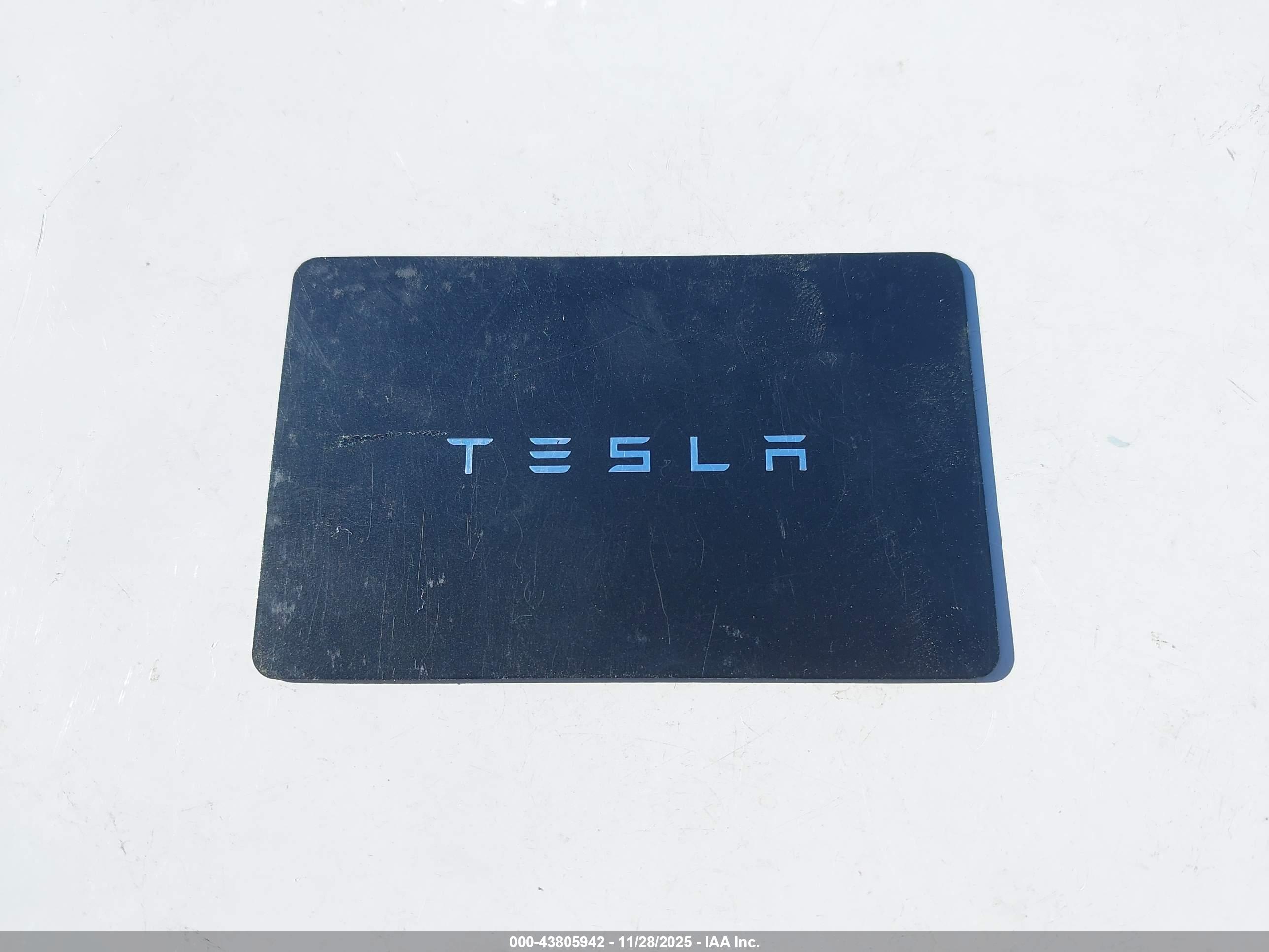 TESLA MODEL image 11