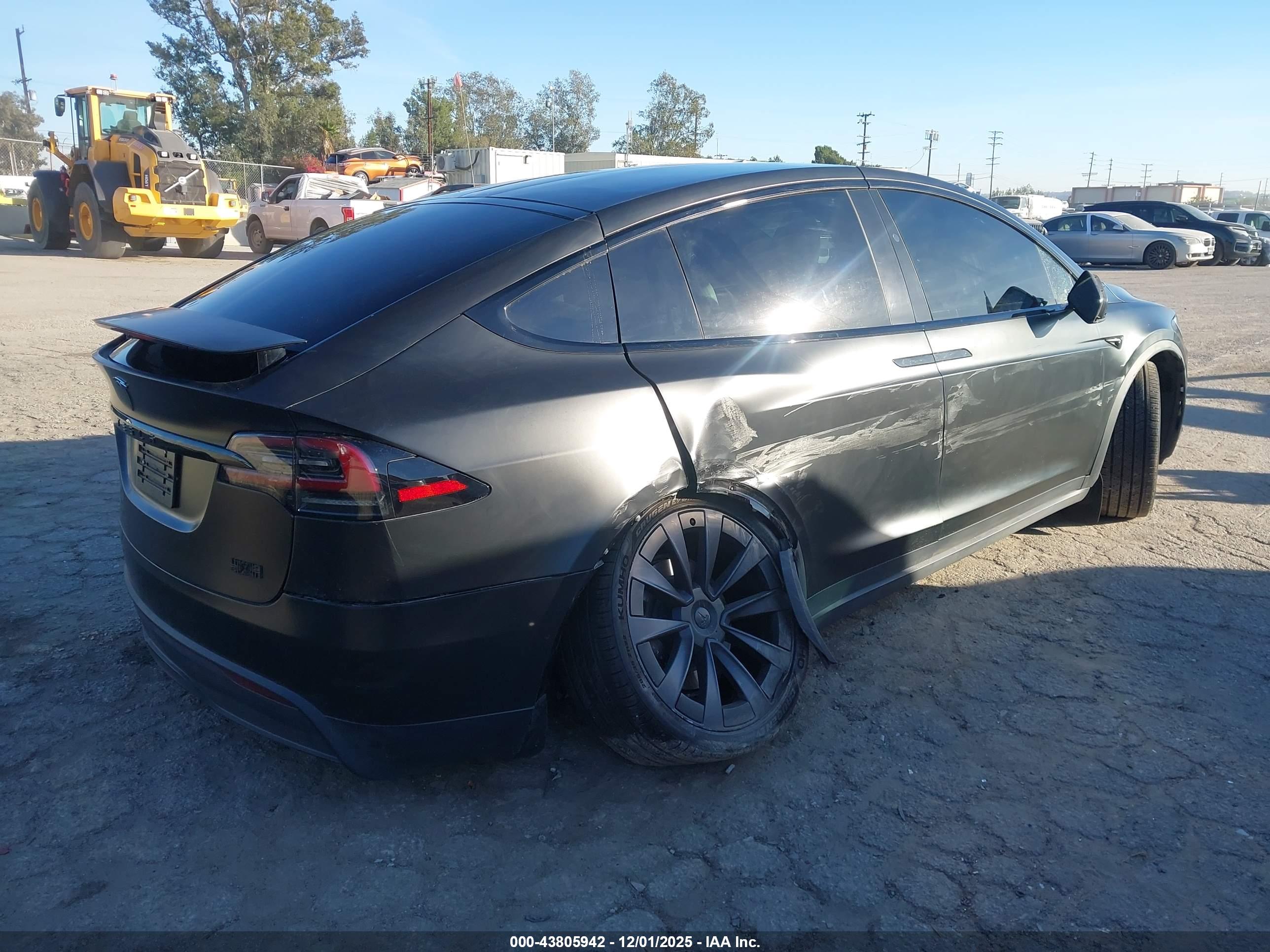 TESLA MODEL image 4