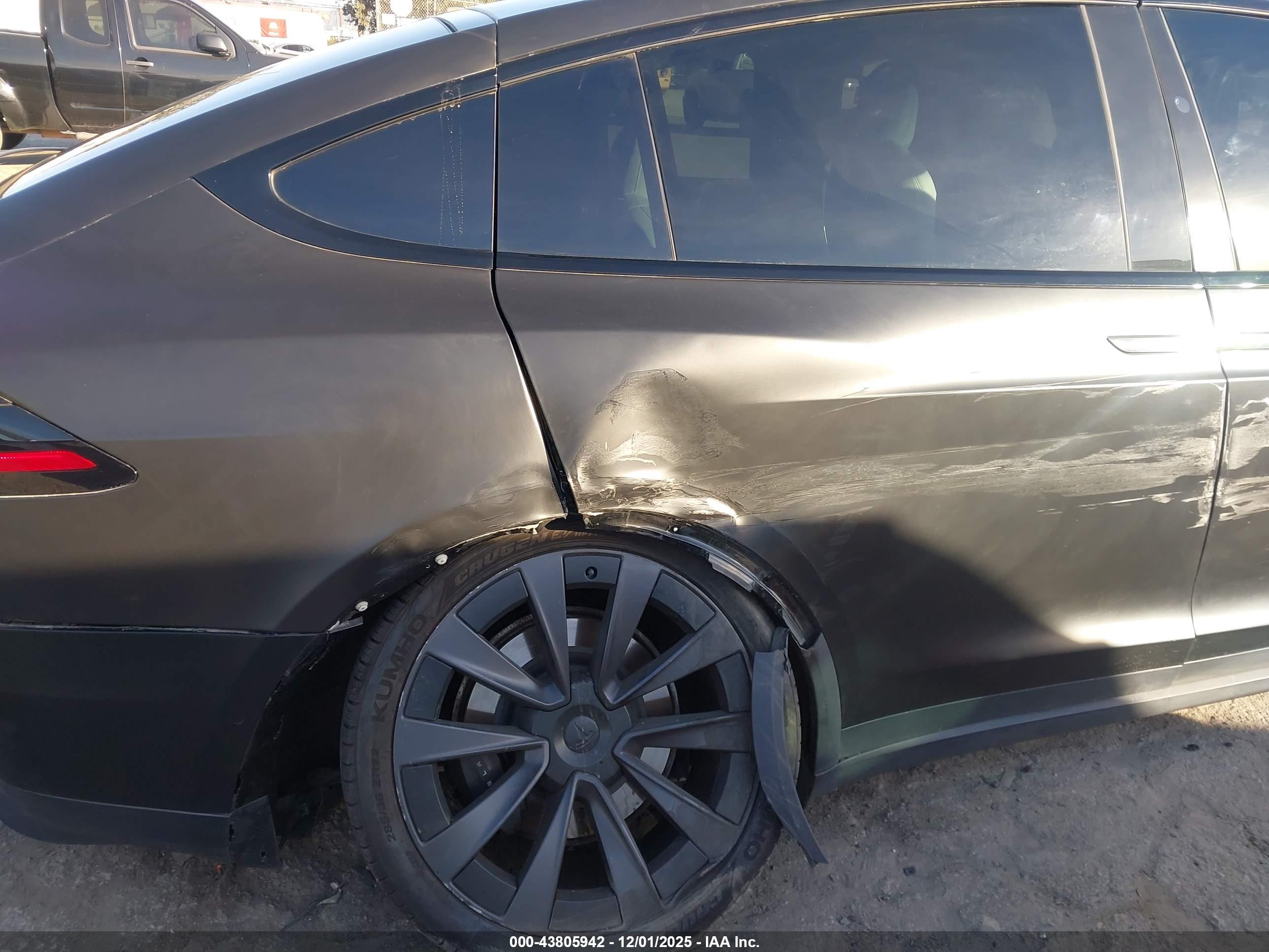TESLA MODEL image 6