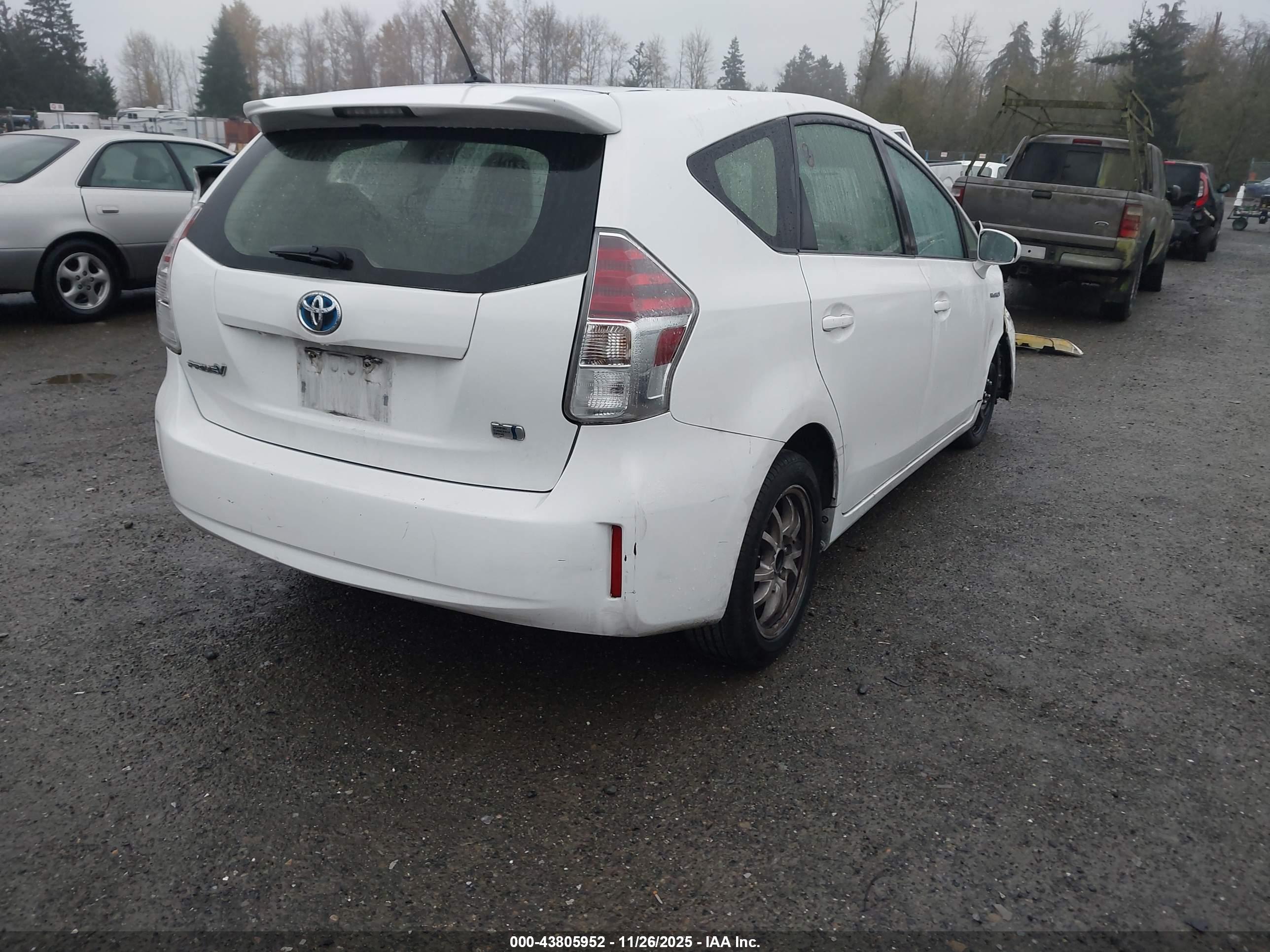 TOYOTA PRIUS image 4