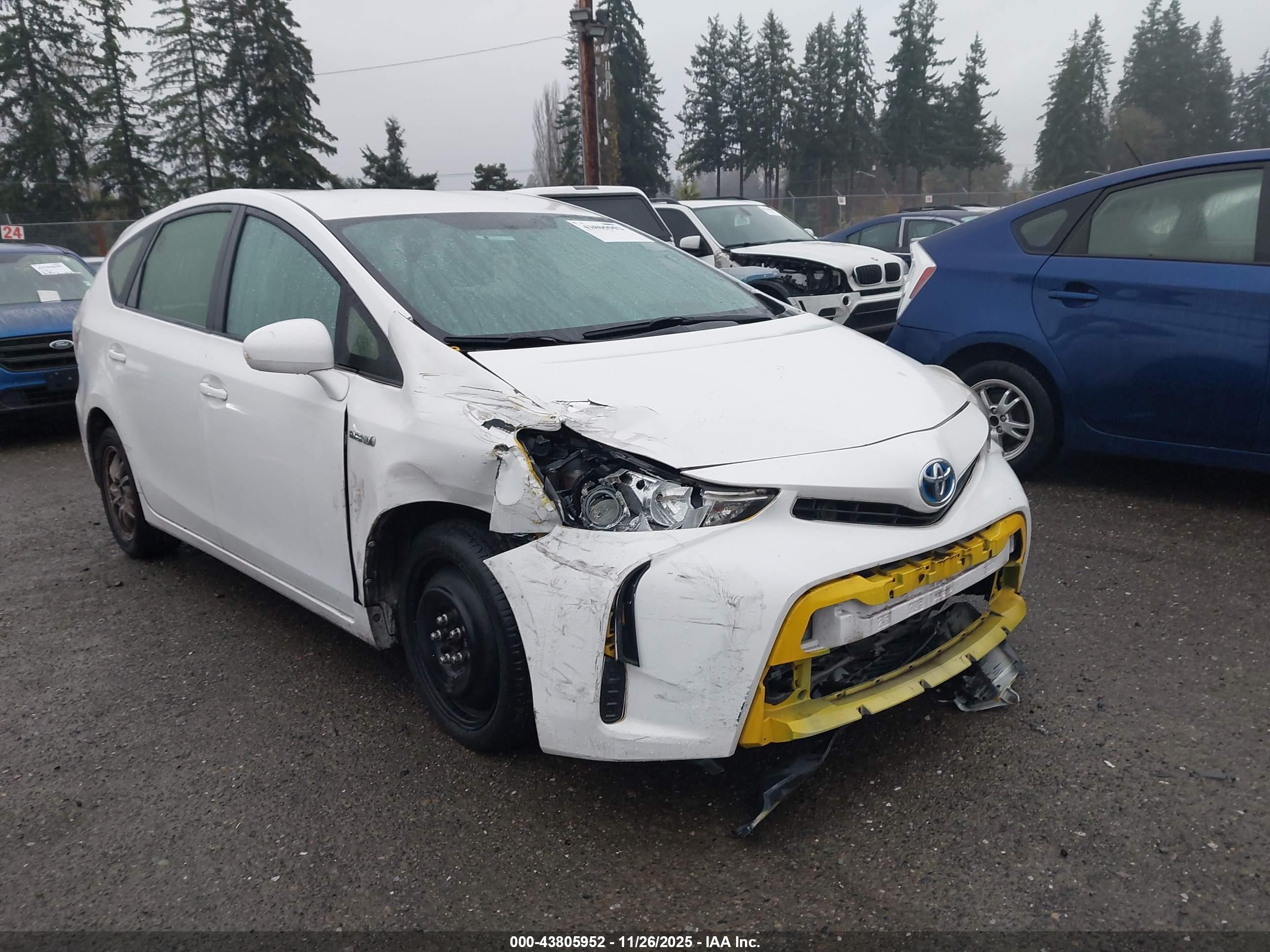 TOYOTA PRIUS image 6