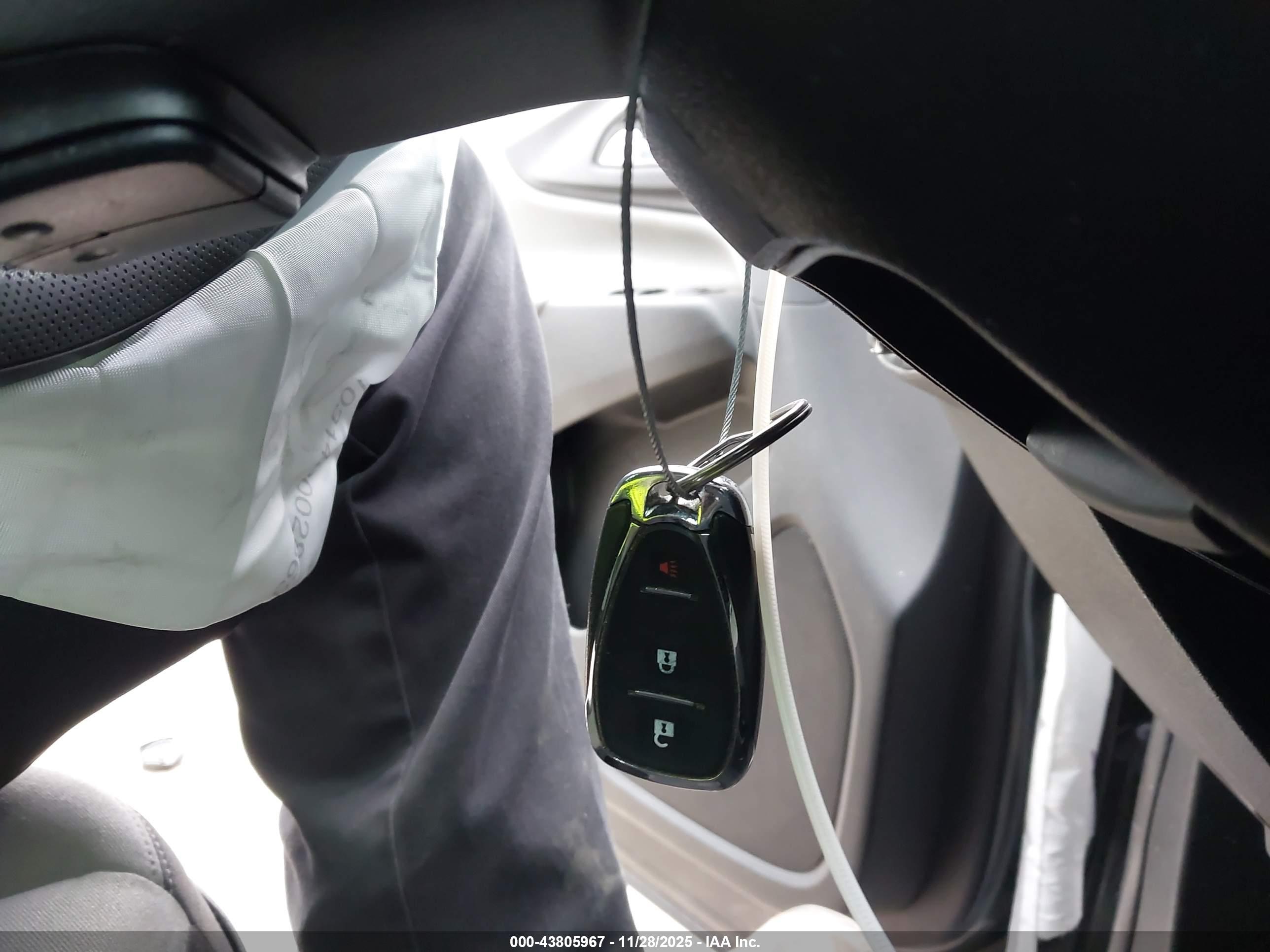 CHEVROLET EQUINOX image 11