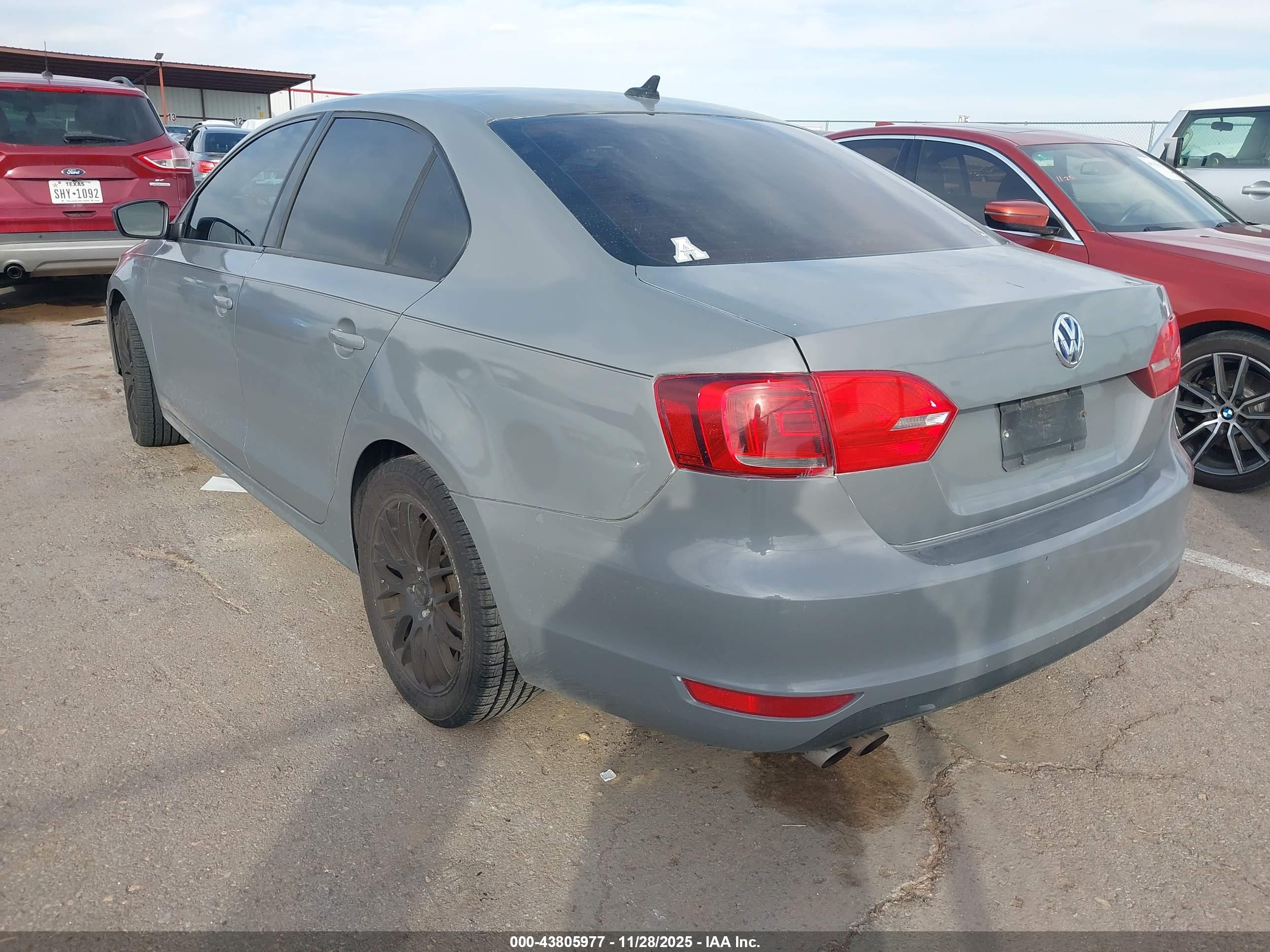 VOLKSWAGEN JETTA image 3