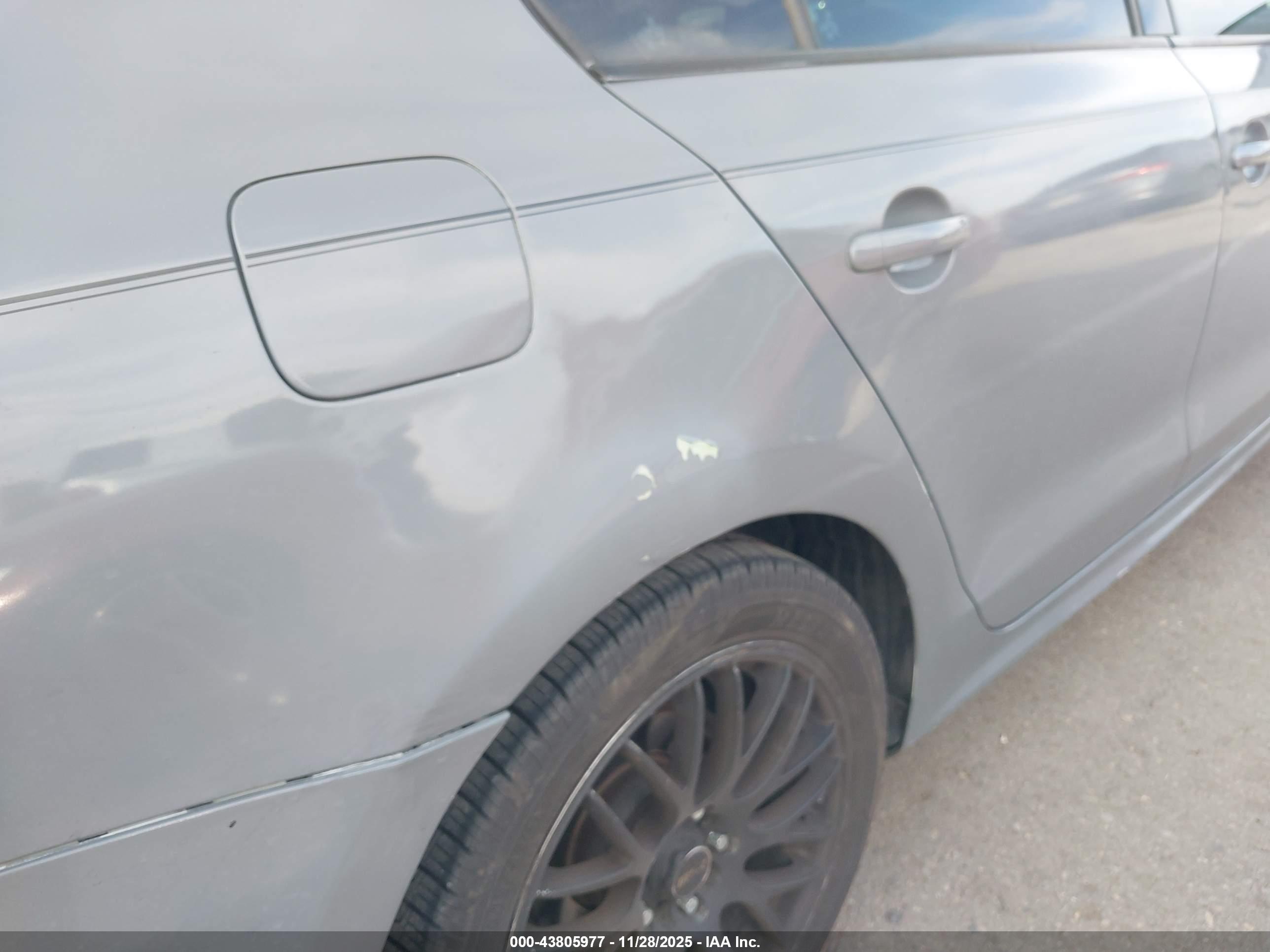 VOLKSWAGEN JETTA image 6