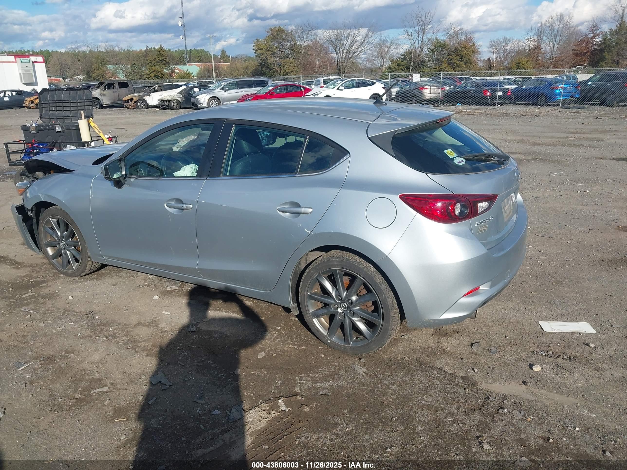 MAZDA MAZDA3 image 3