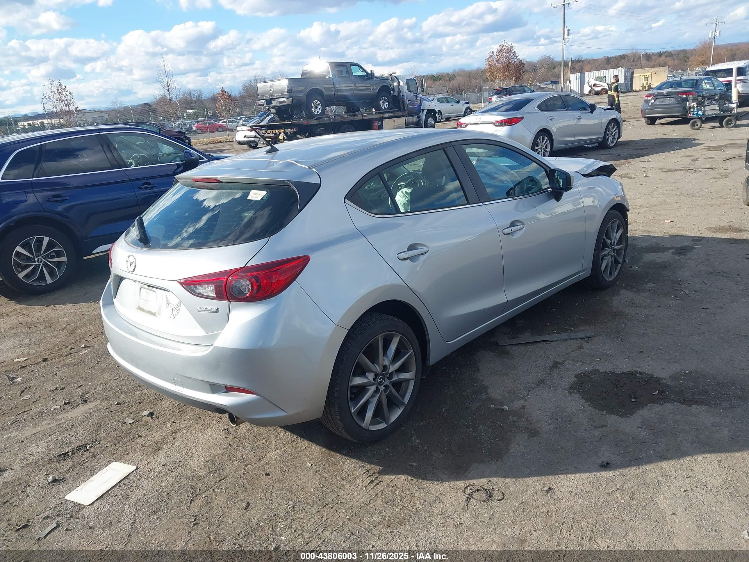 MAZDA MAZDA3 image 4