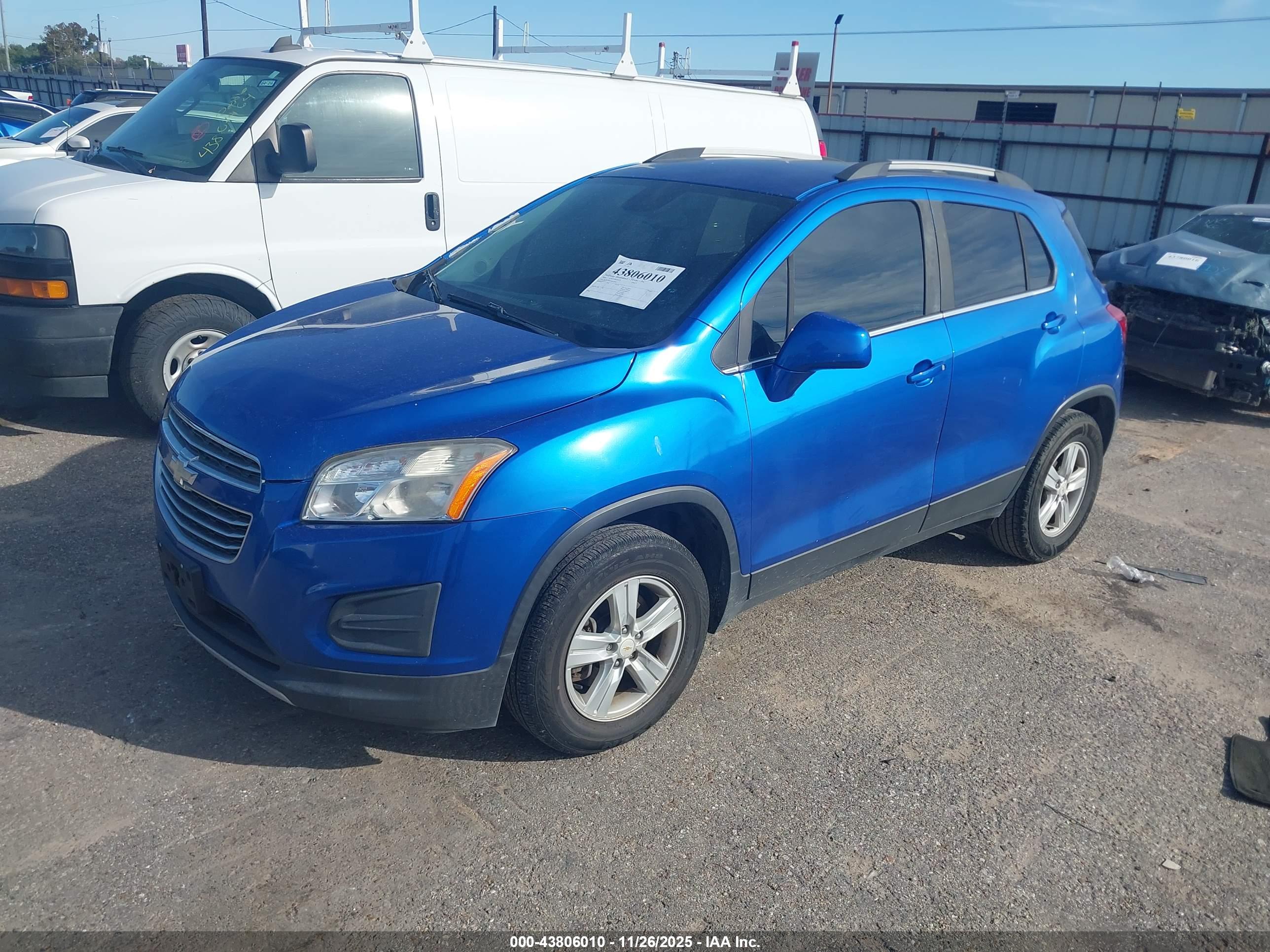 CHEVROLET TRAX image 2