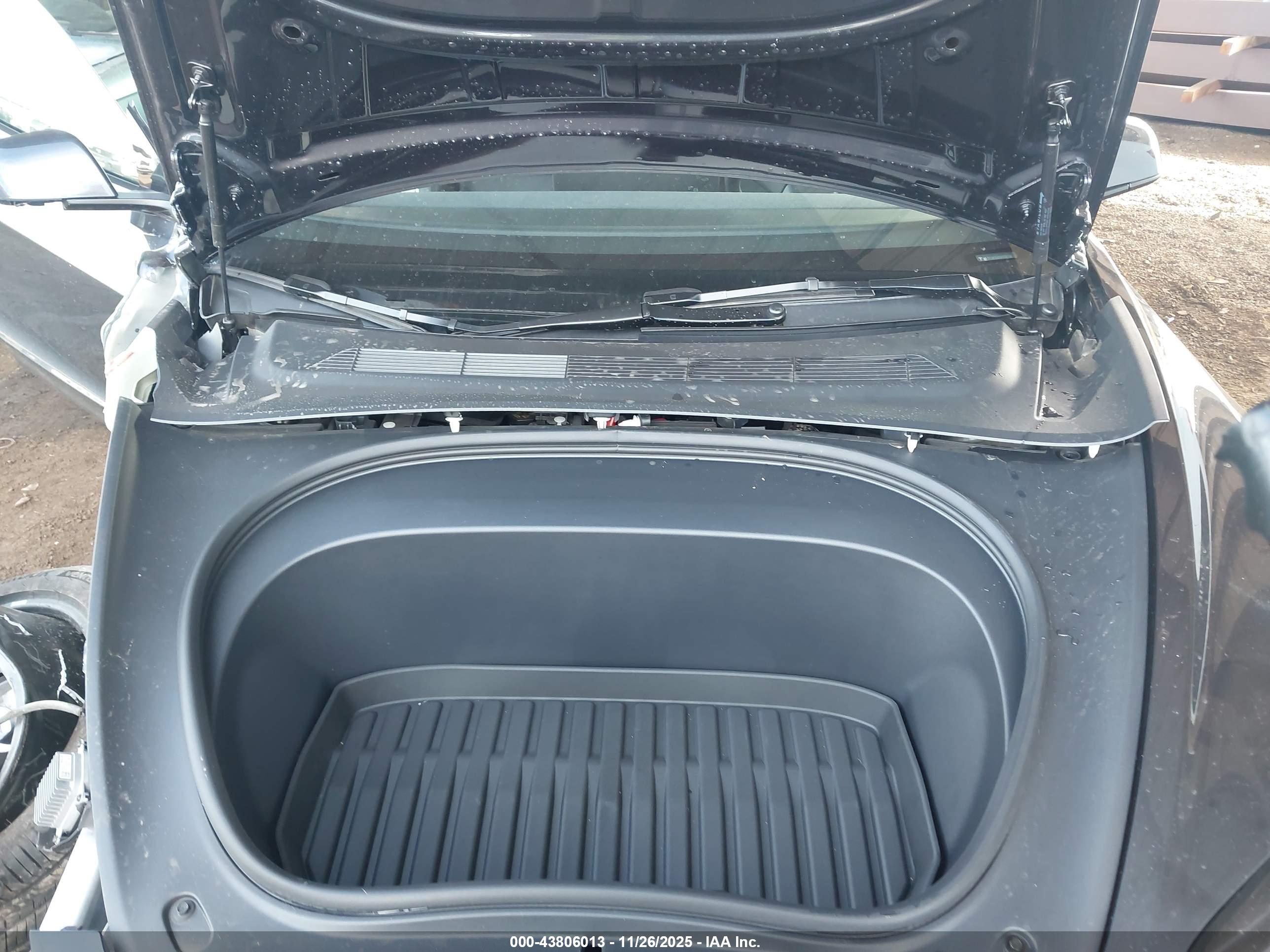 TESLA MODEL image 10