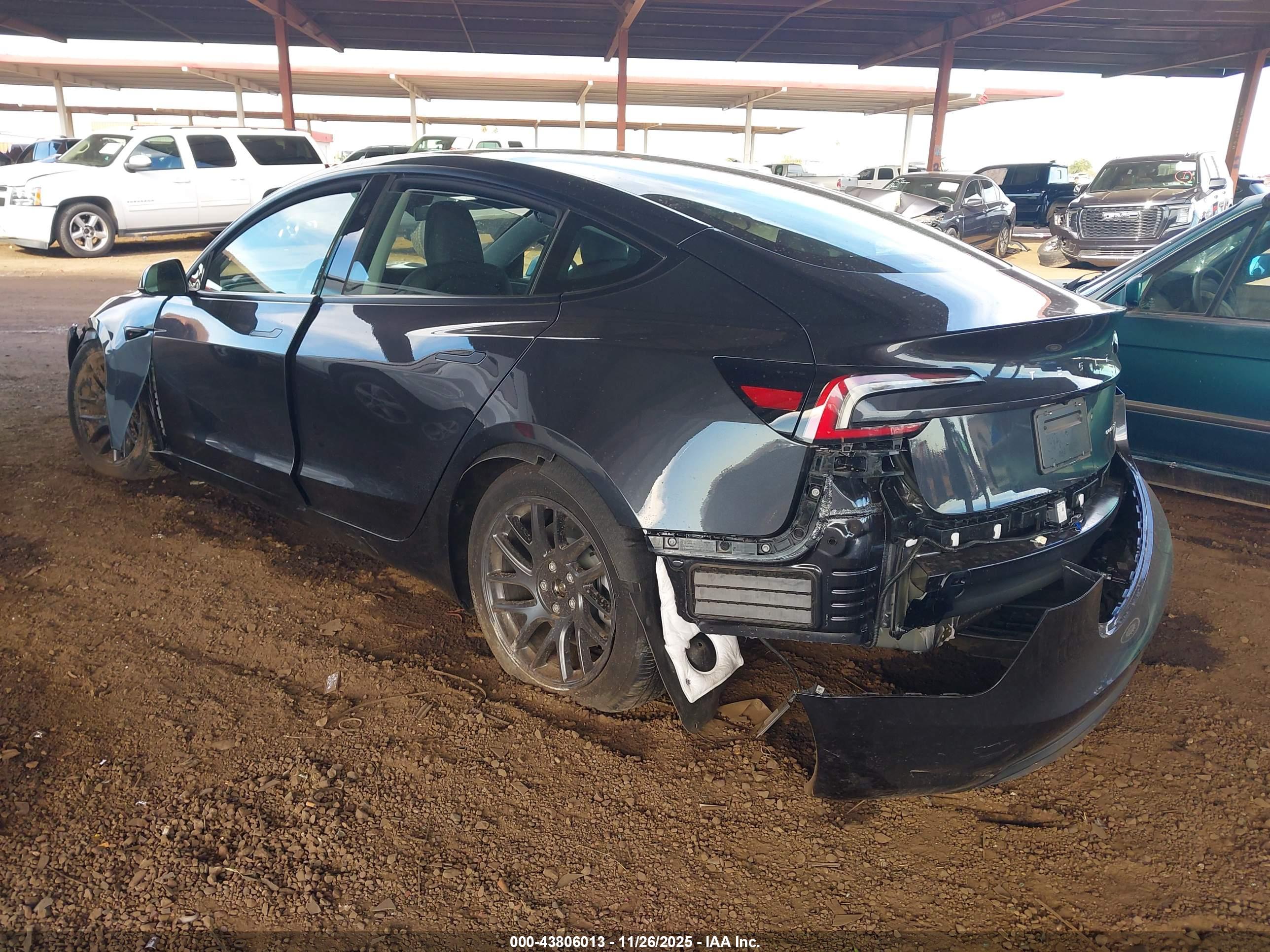 TESLA MODEL image 3