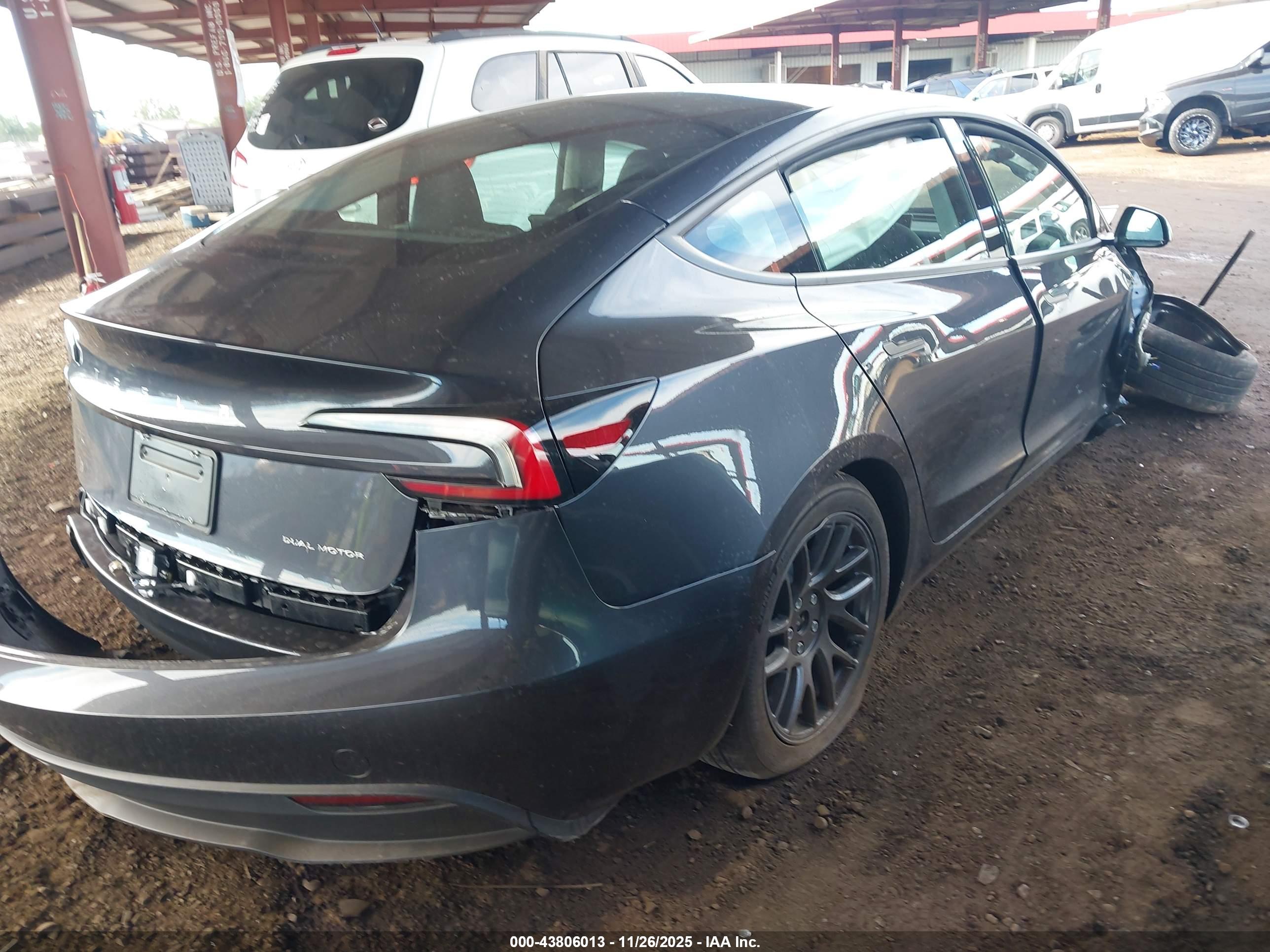 TESLA MODEL image 4