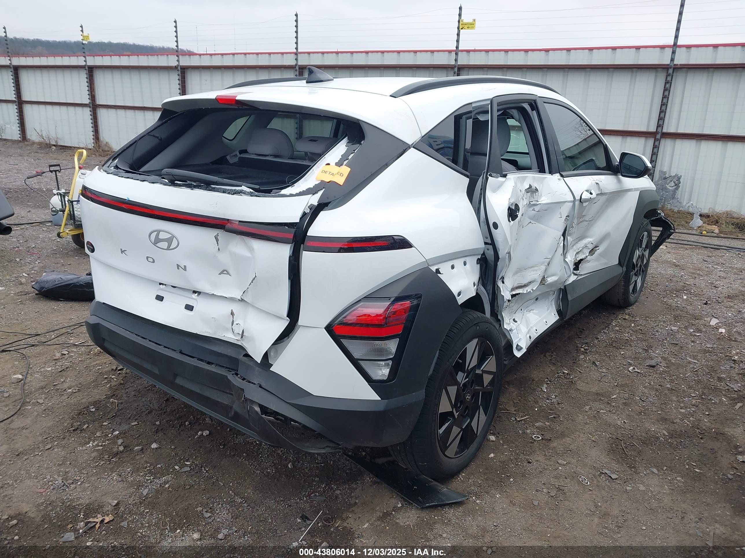 HYUNDAI KONA image 6
