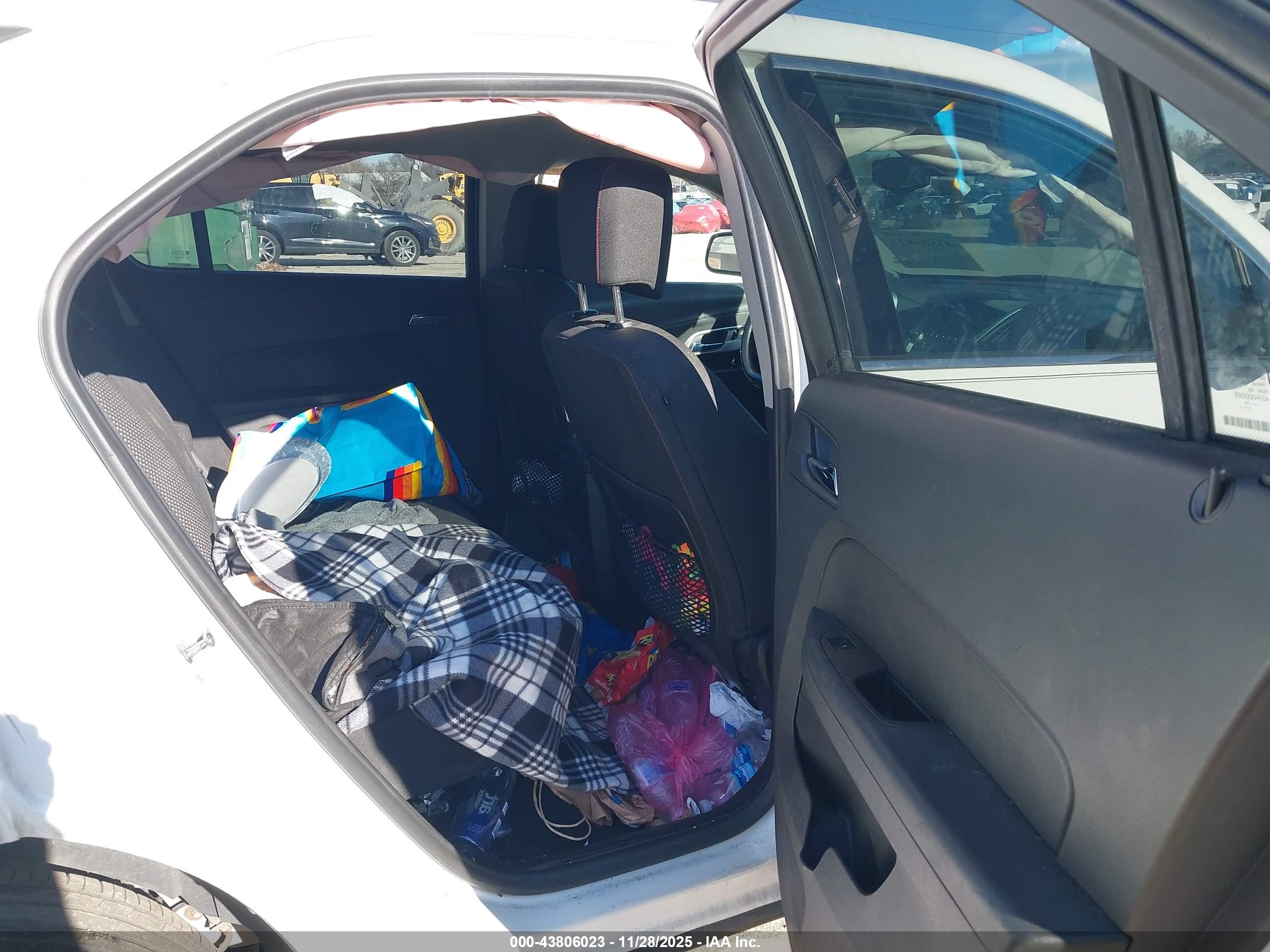 CHEVROLET EQUINOX image 8