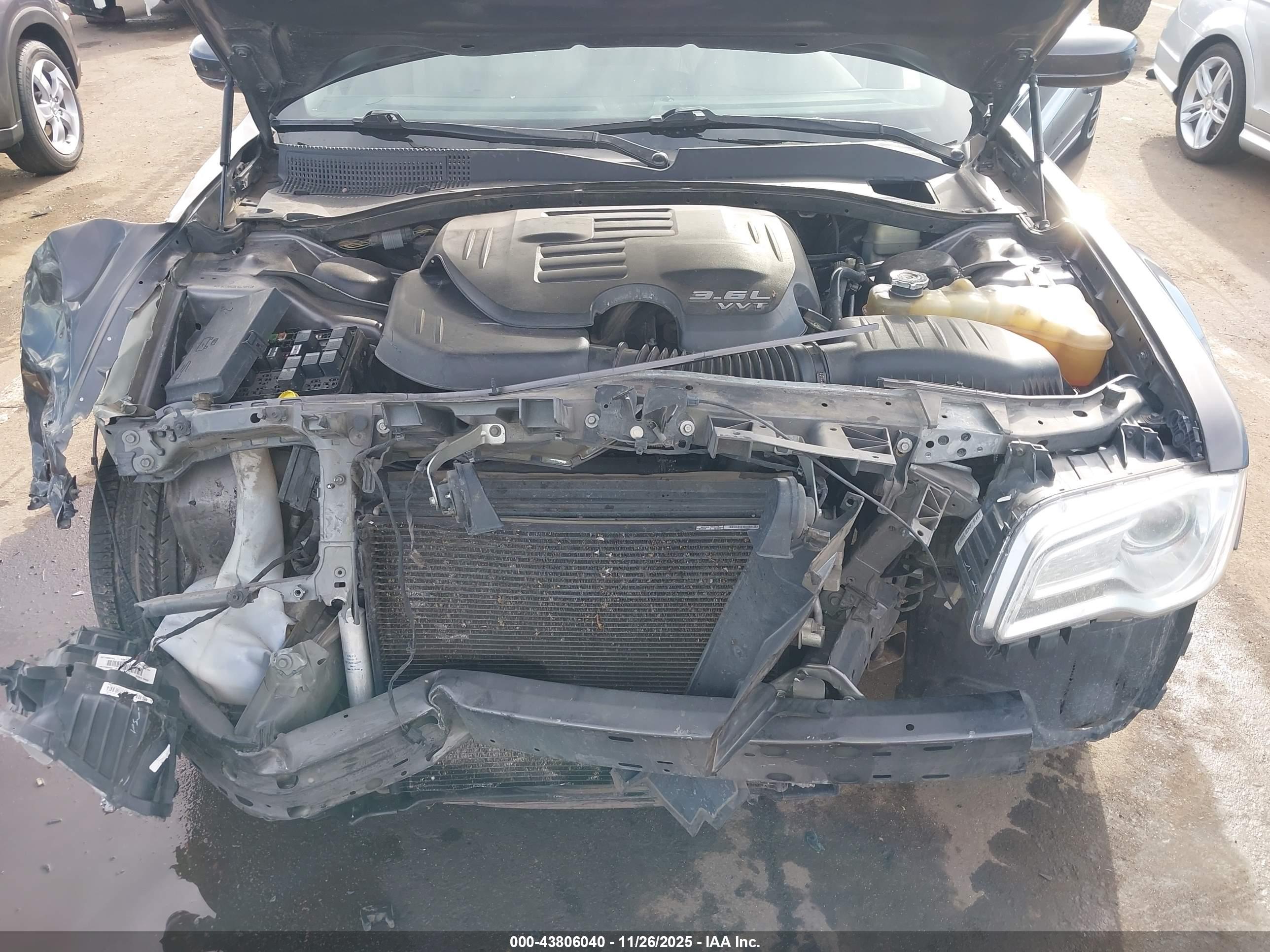 CHRYSLER 300 image 10