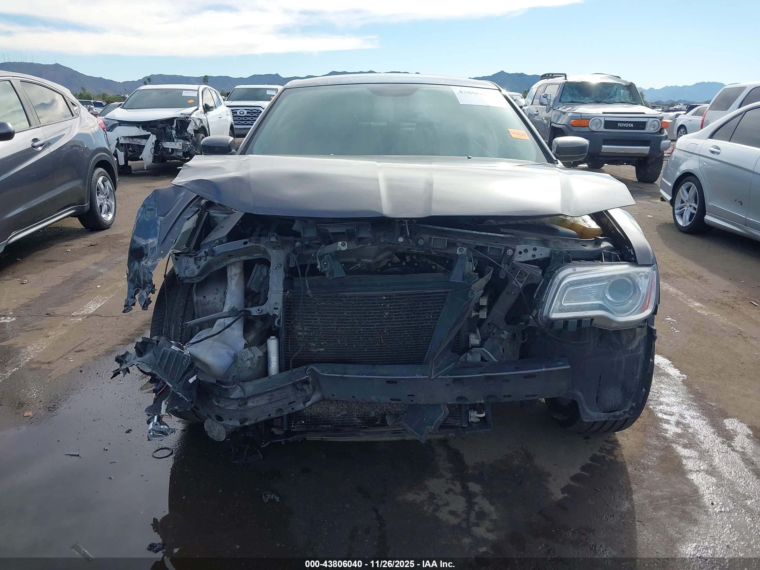CHRYSLER 300 image 6