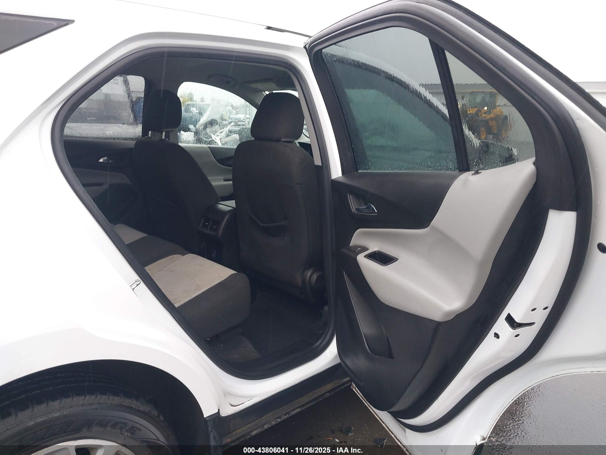 CHEVROLET EQUINOX image 8