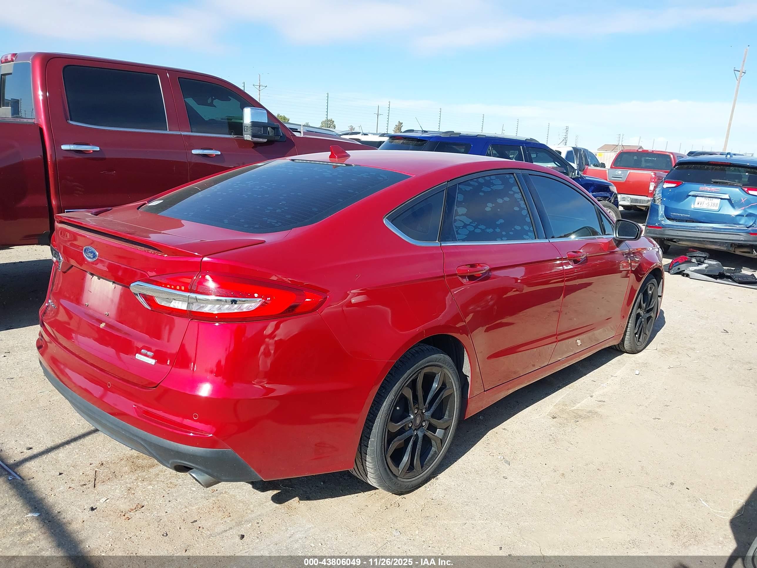 FORD FUSION image 4