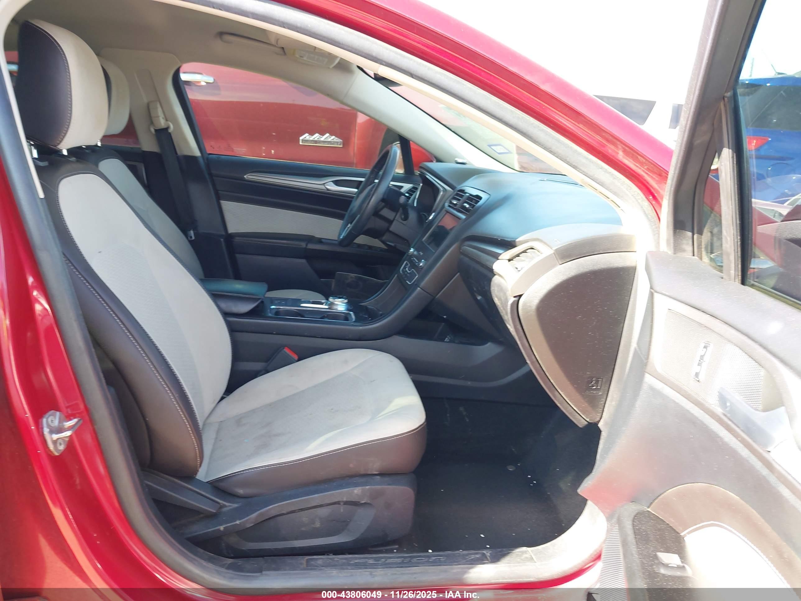 FORD FUSION image 5