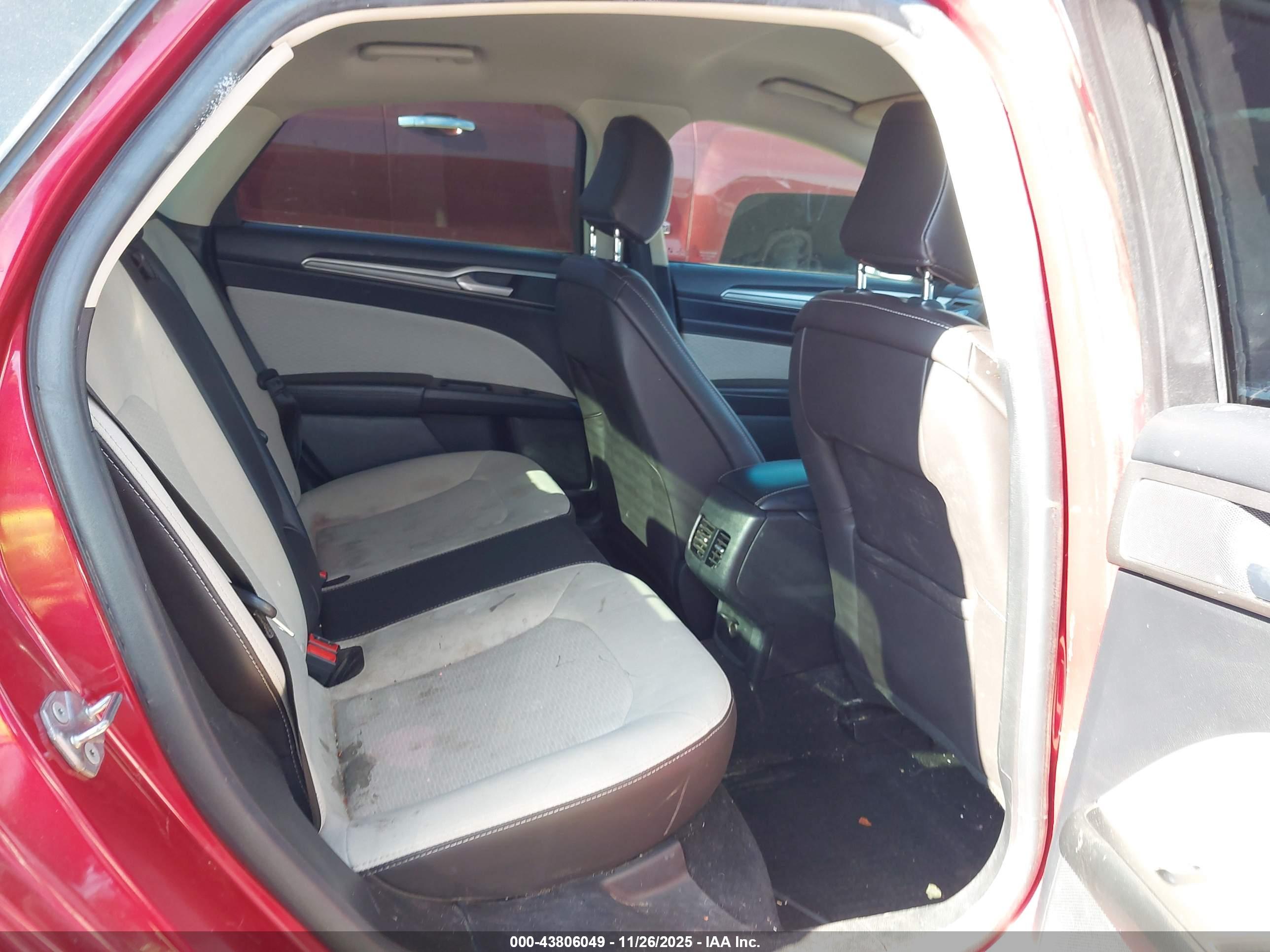 FORD FUSION image 8