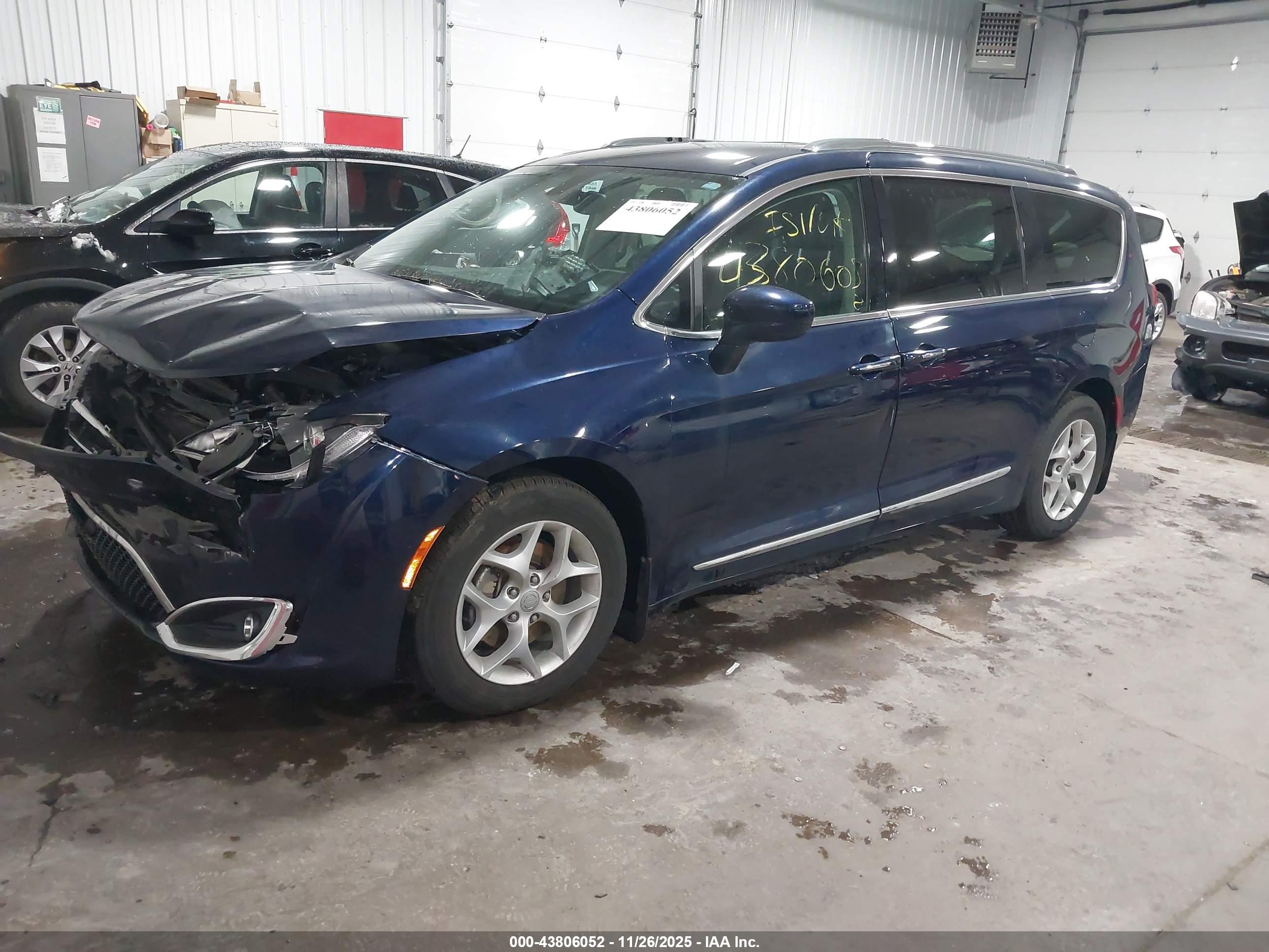 CHRYSLER PACIFICA image 2