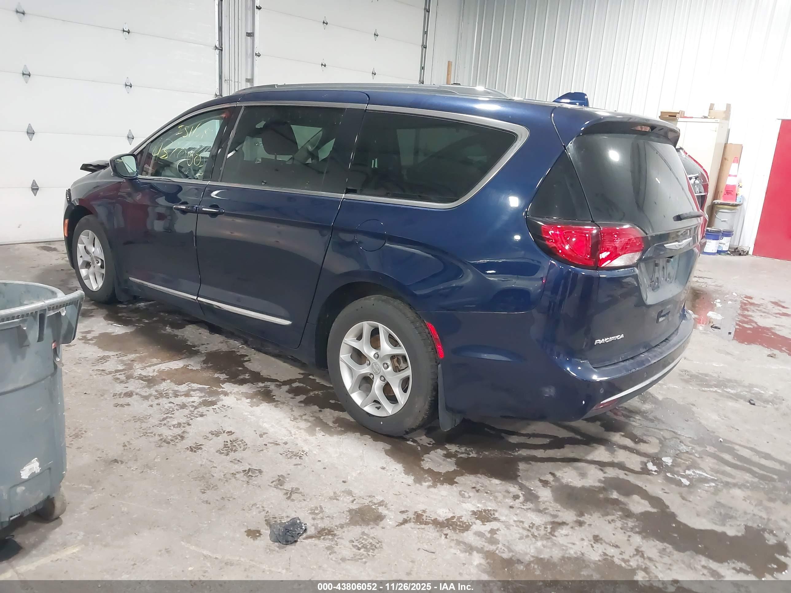 CHRYSLER PACIFICA image 3