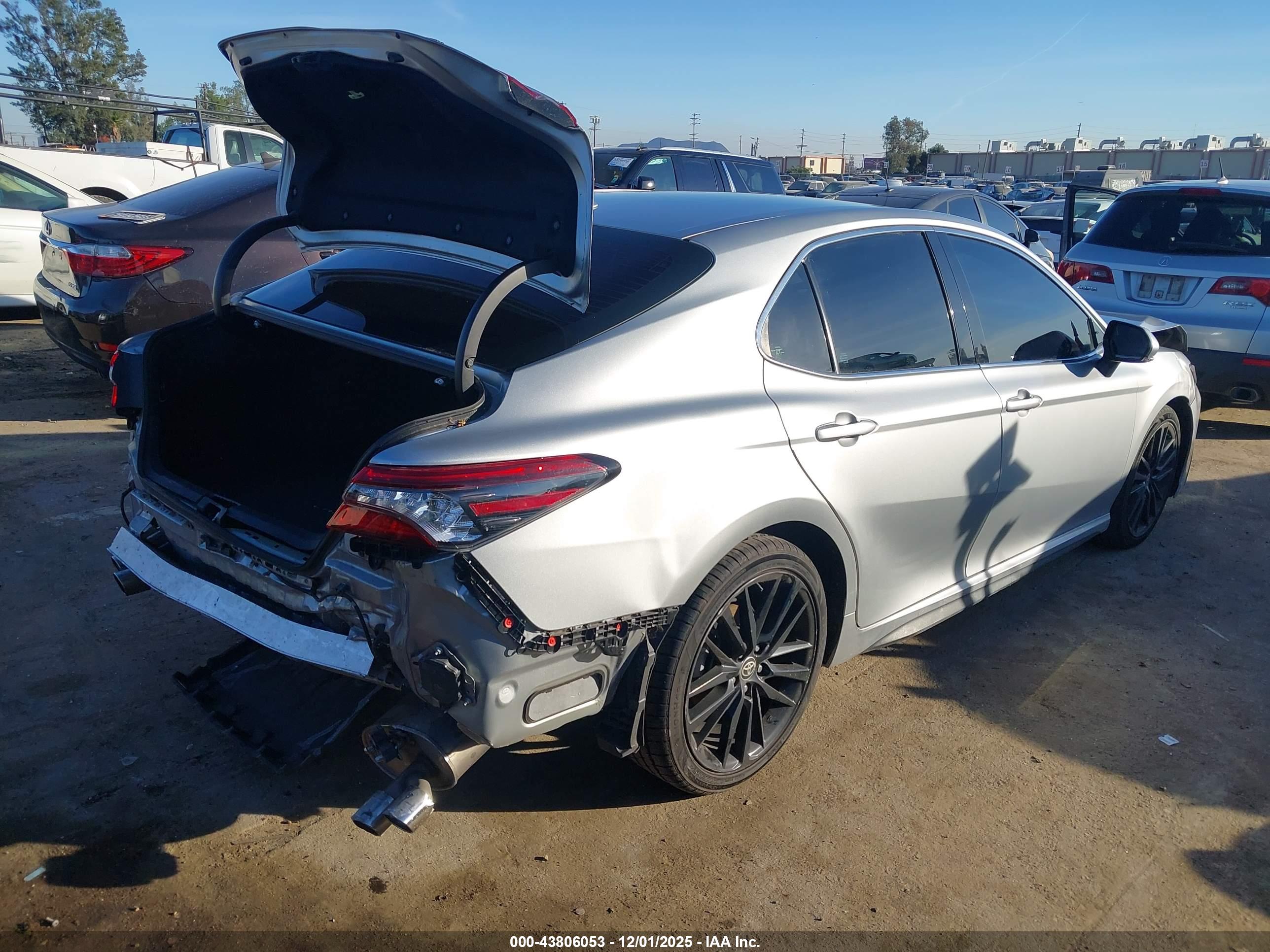 TOYOTA CAMRY image 4