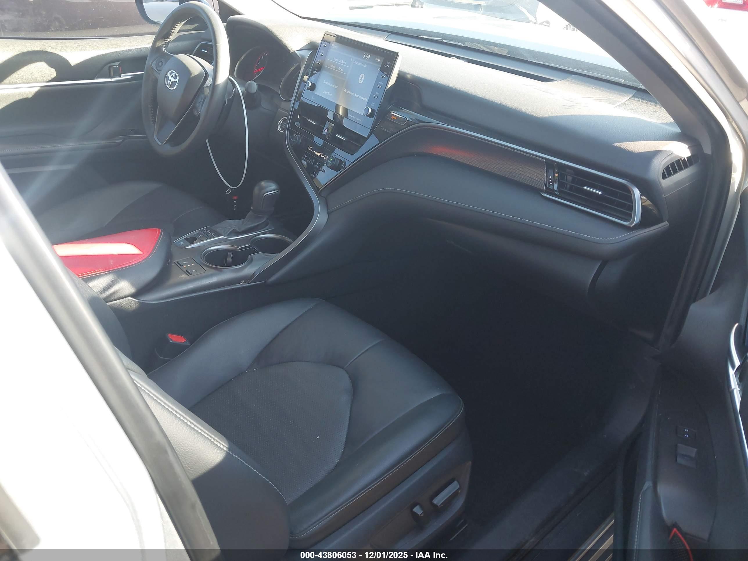 TOYOTA CAMRY image 5